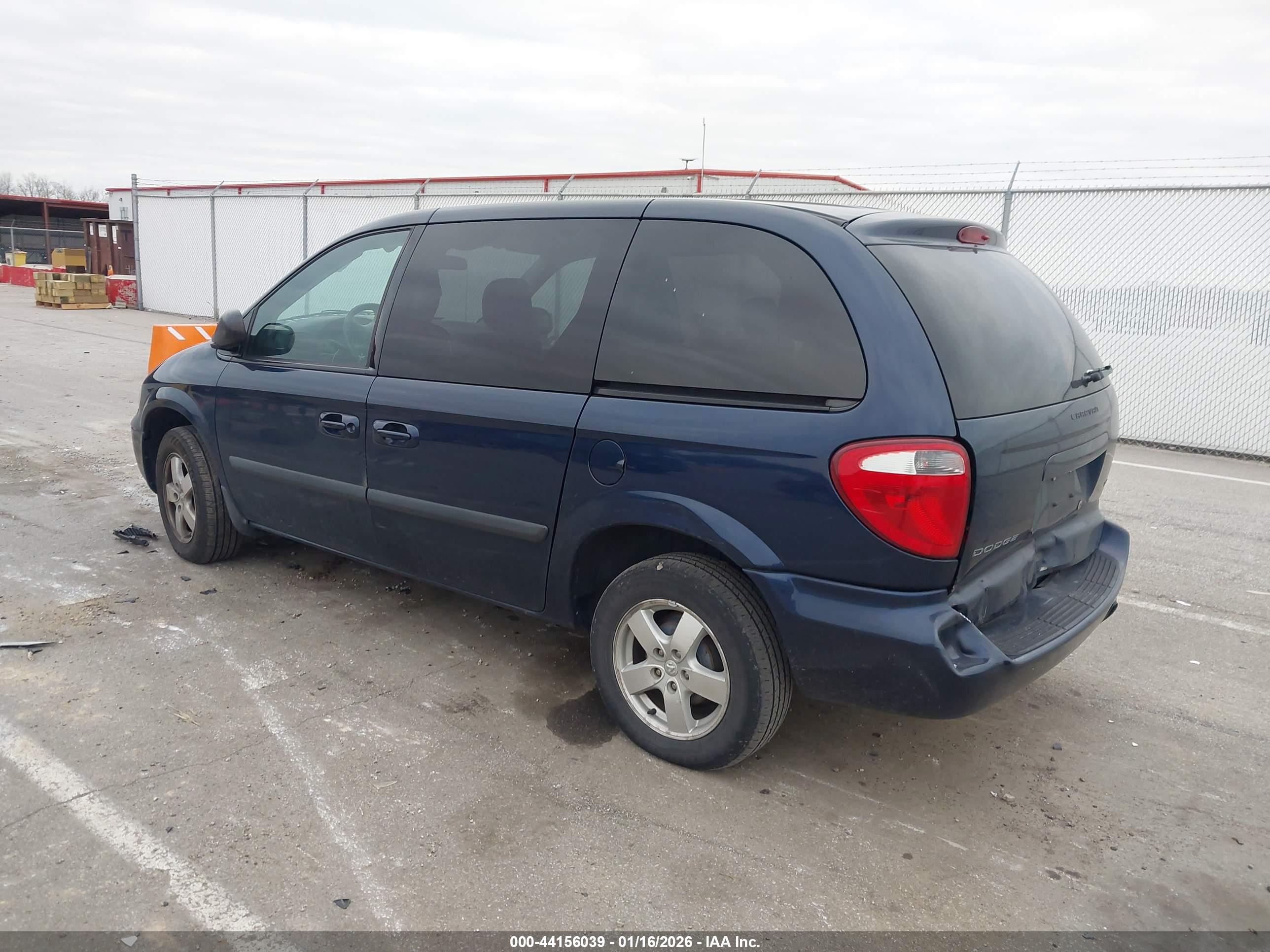 DODGE CARAVAN image 3