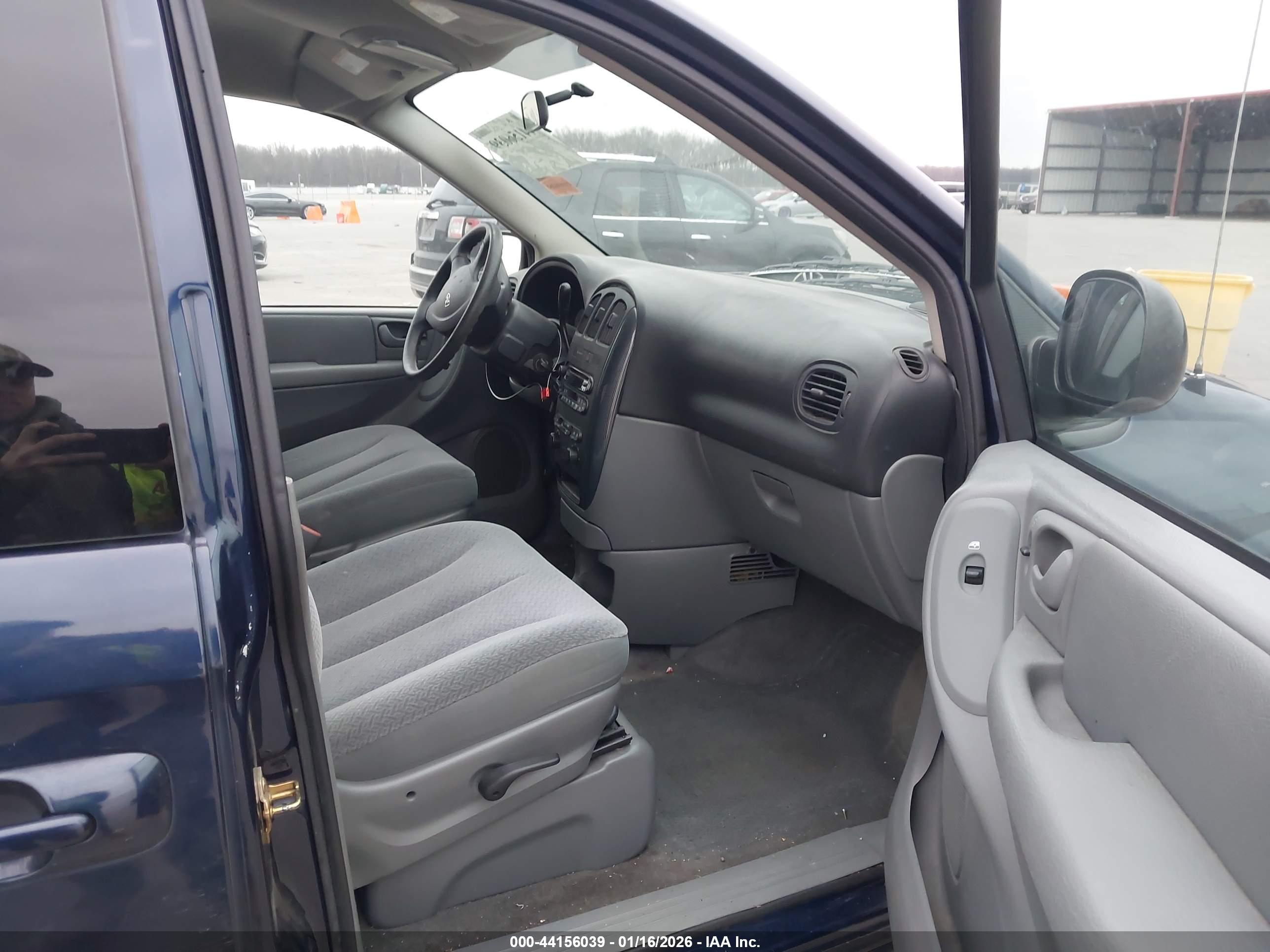 DODGE CARAVAN image 5