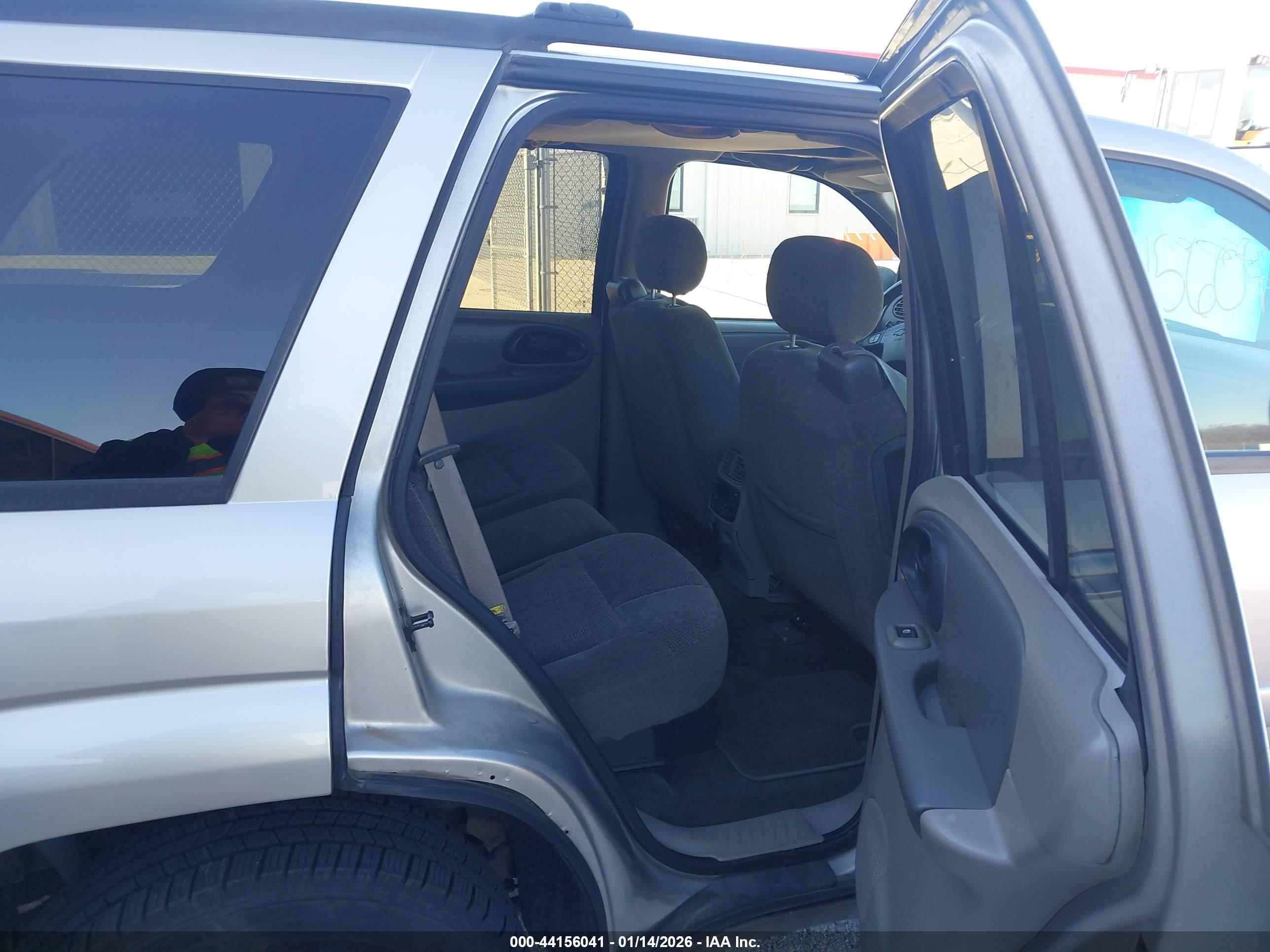 CHEVROLET TRAILBLAZER image 8