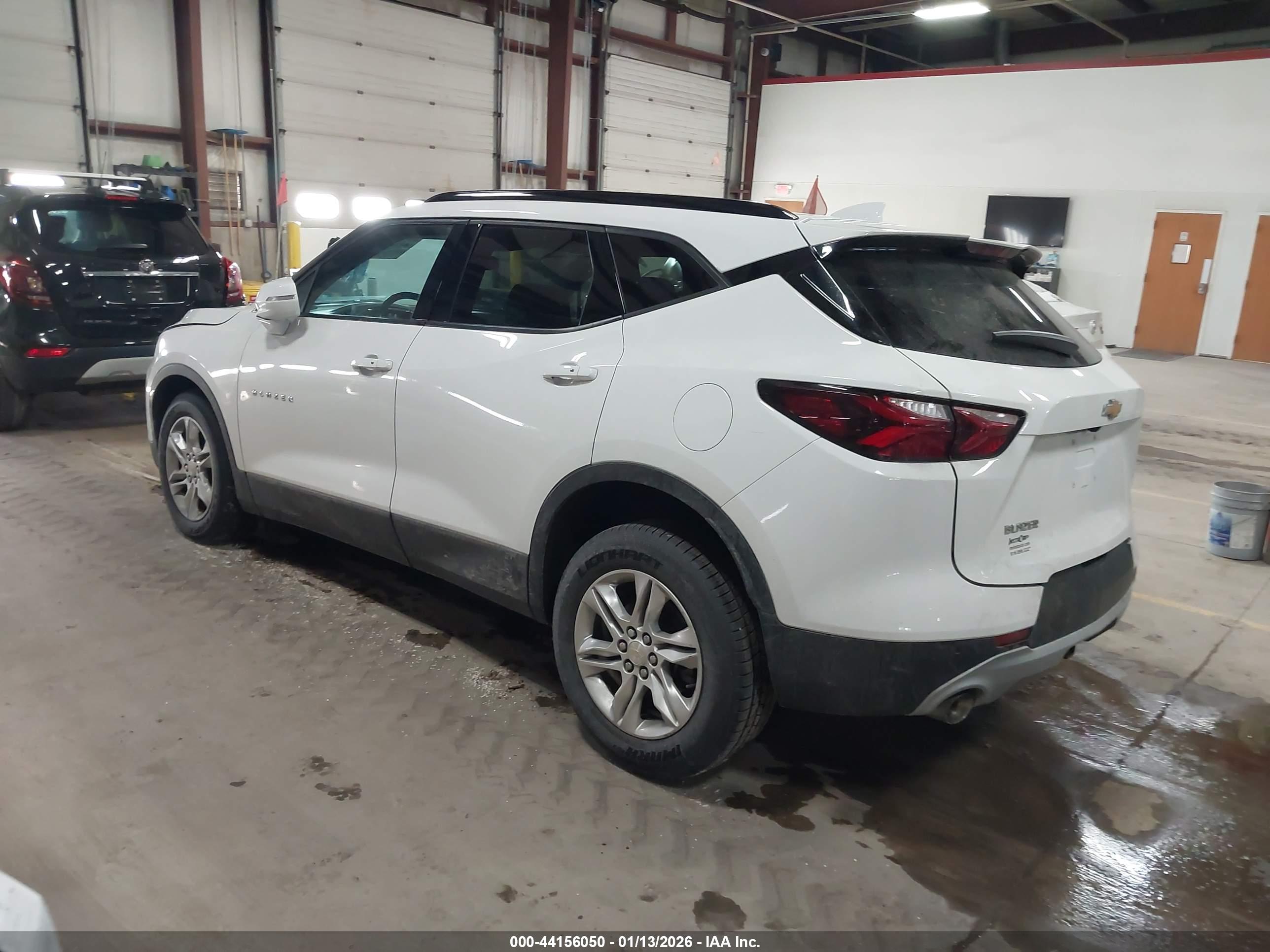 CHEVROLET BLAZER image 3