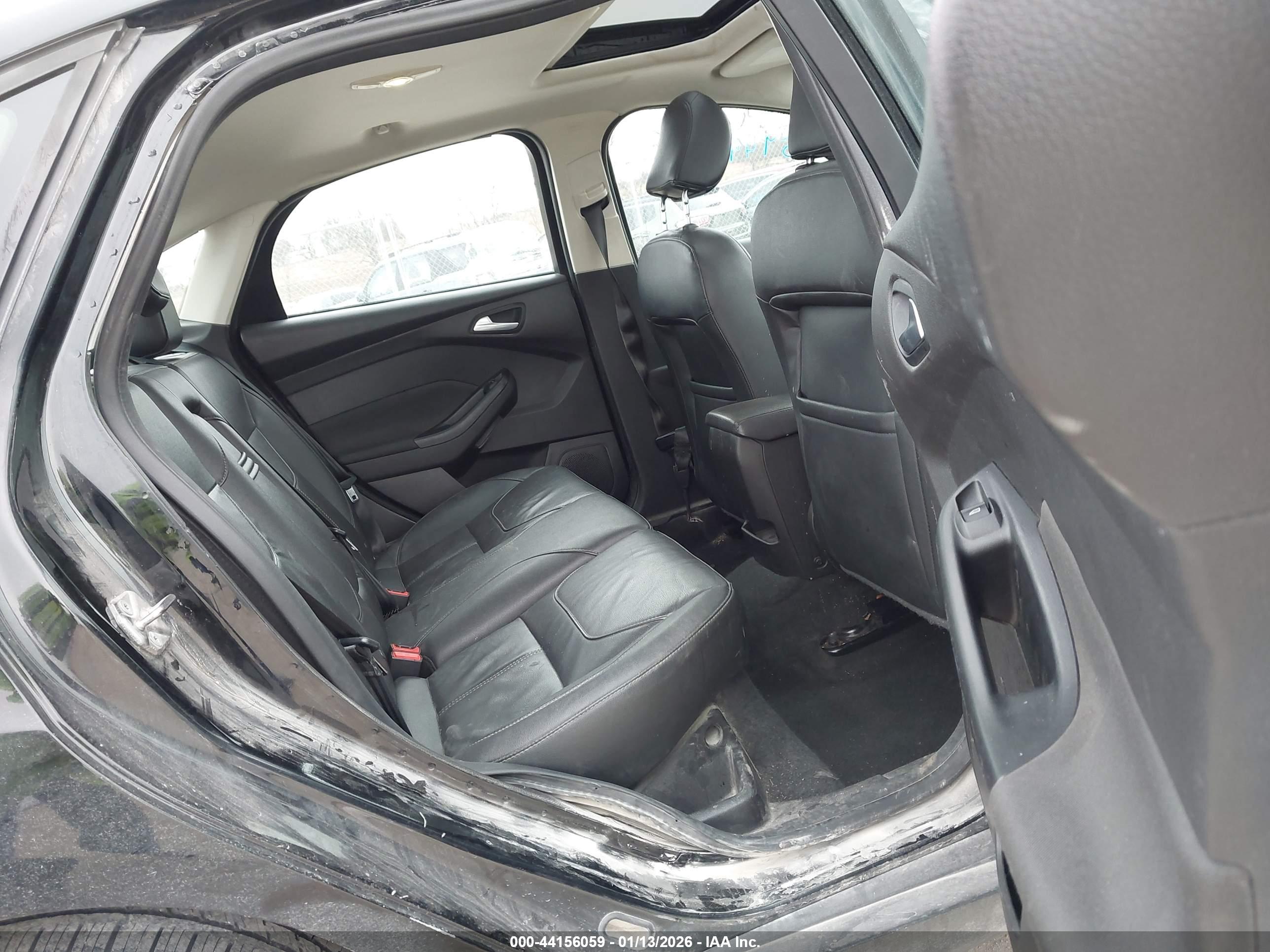 FORD FOCUS image 8