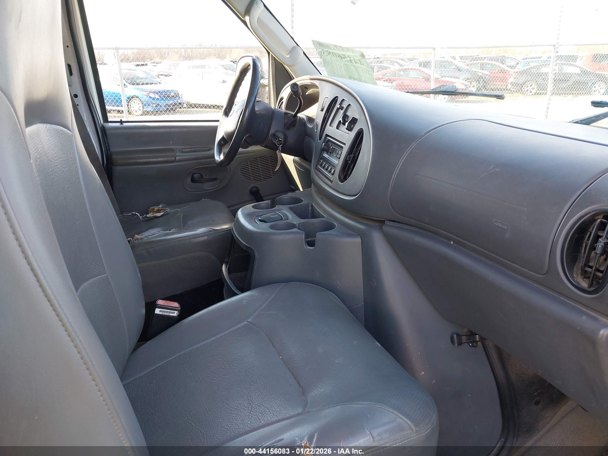 FORD E-350 image 7
