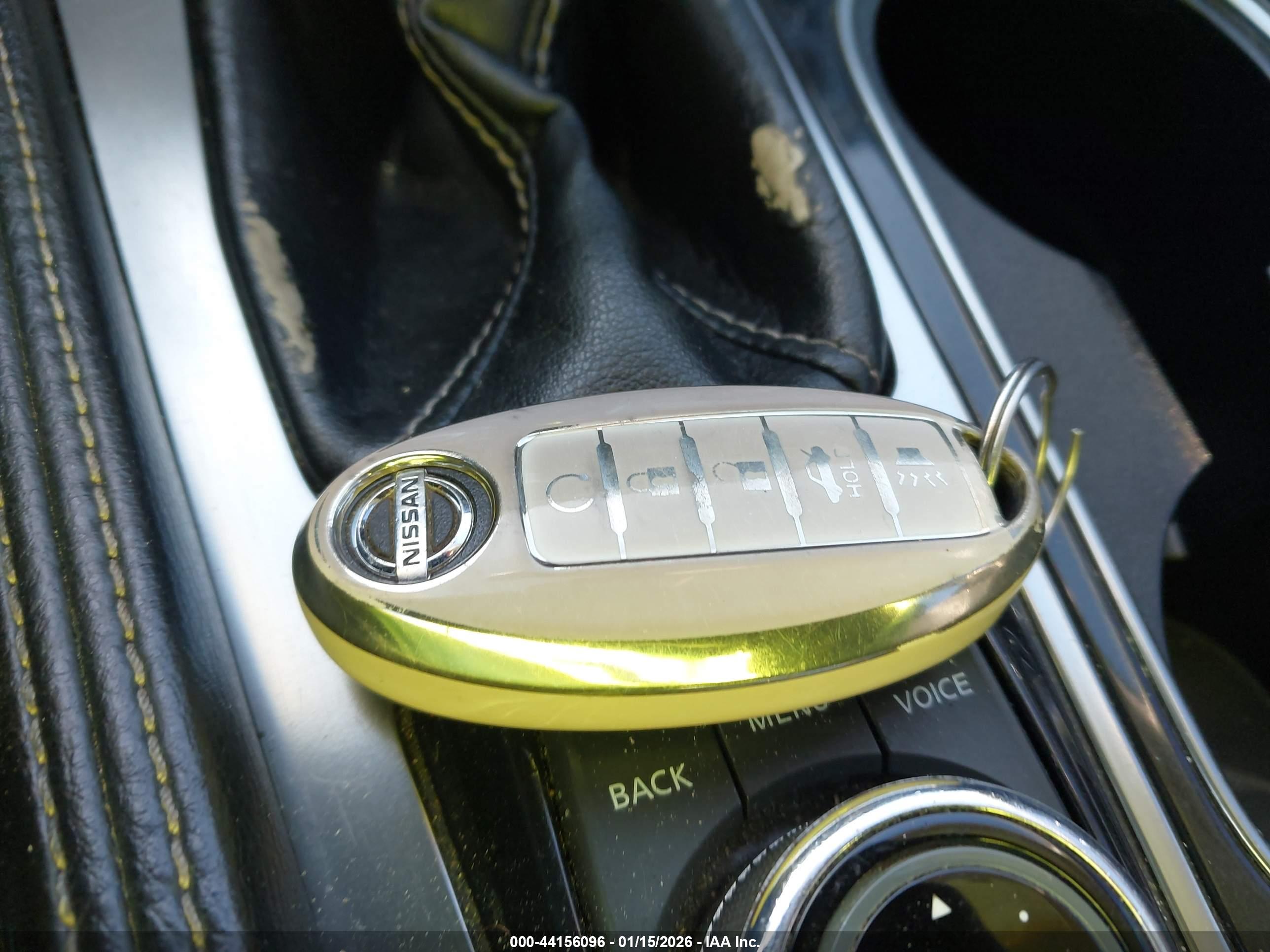 NISSAN MAXIMA image 11