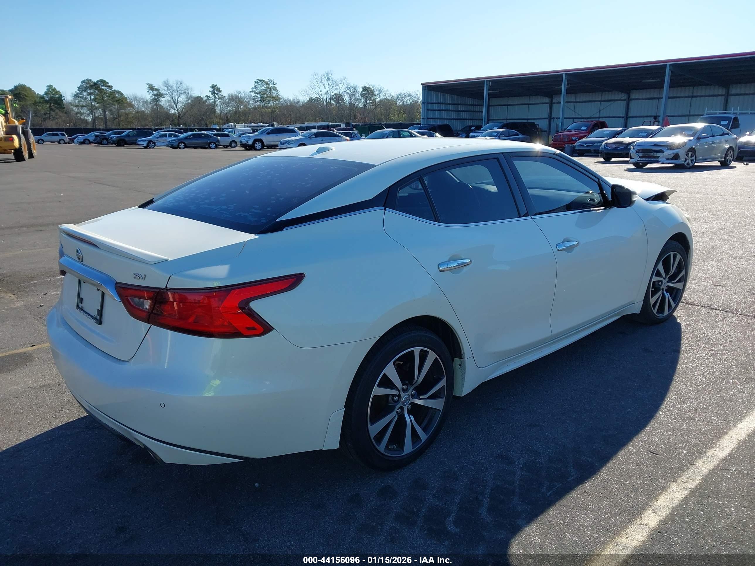 NISSAN MAXIMA image 4