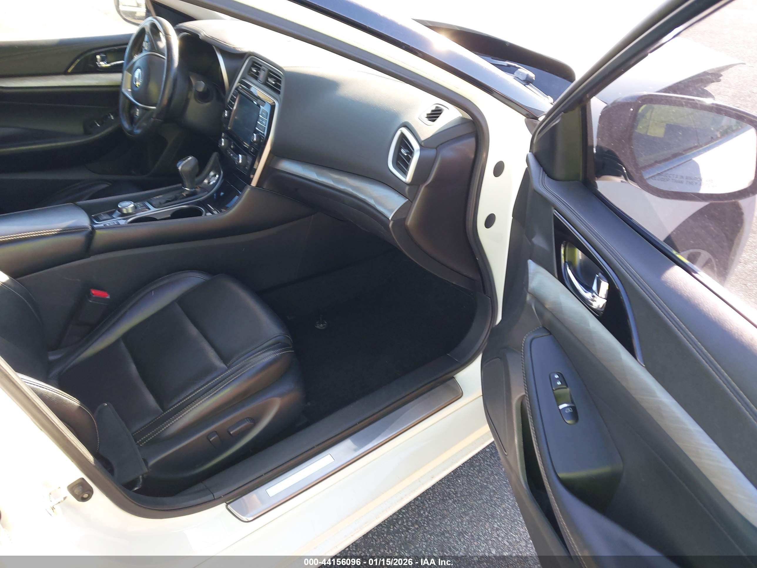NISSAN MAXIMA image 5