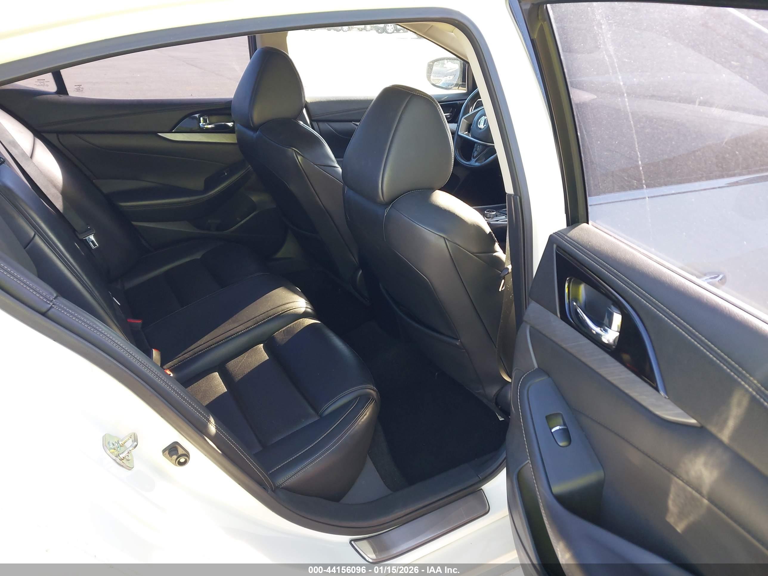 NISSAN MAXIMA image 8