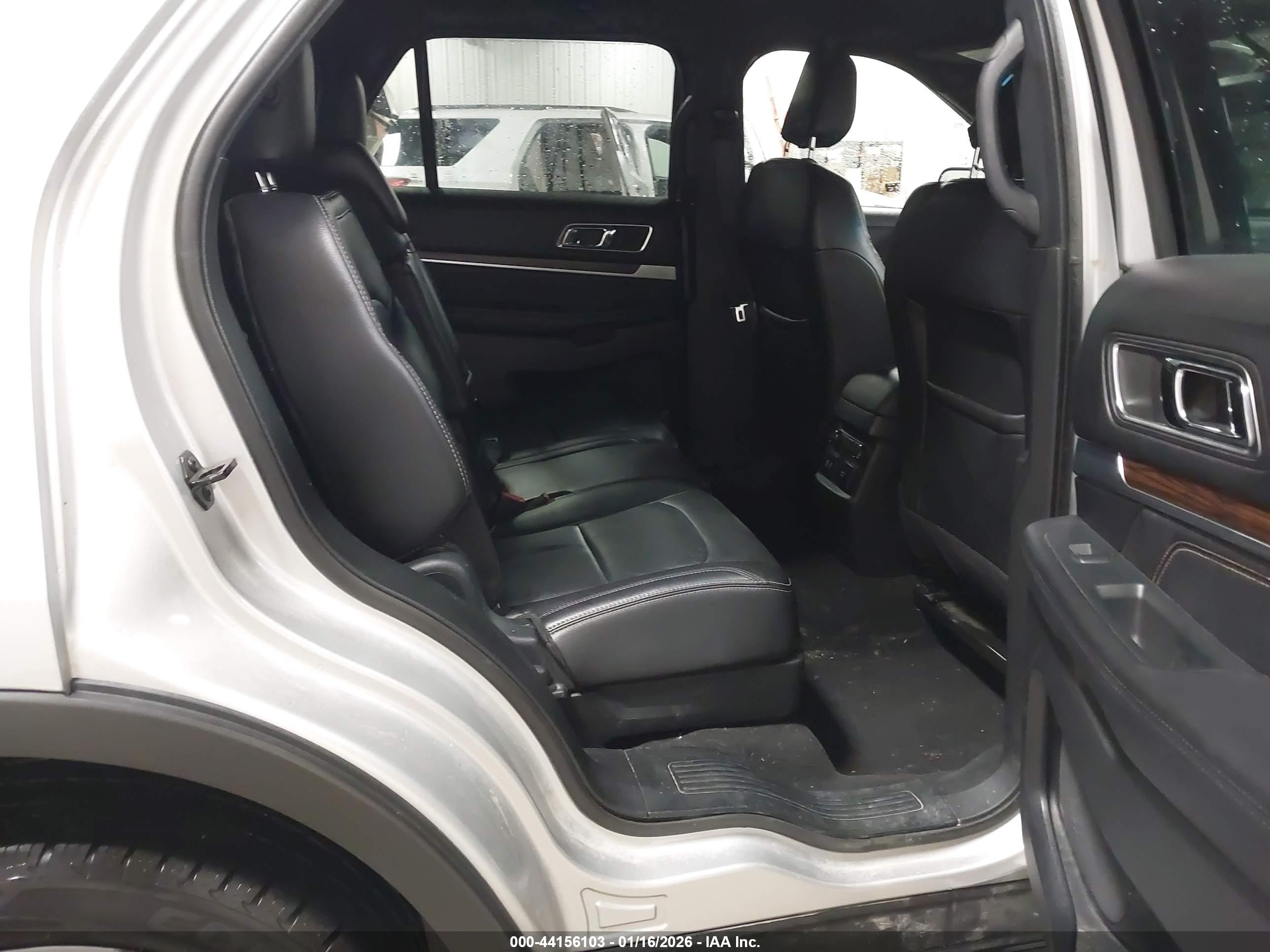 FORD EXPLORER image 8