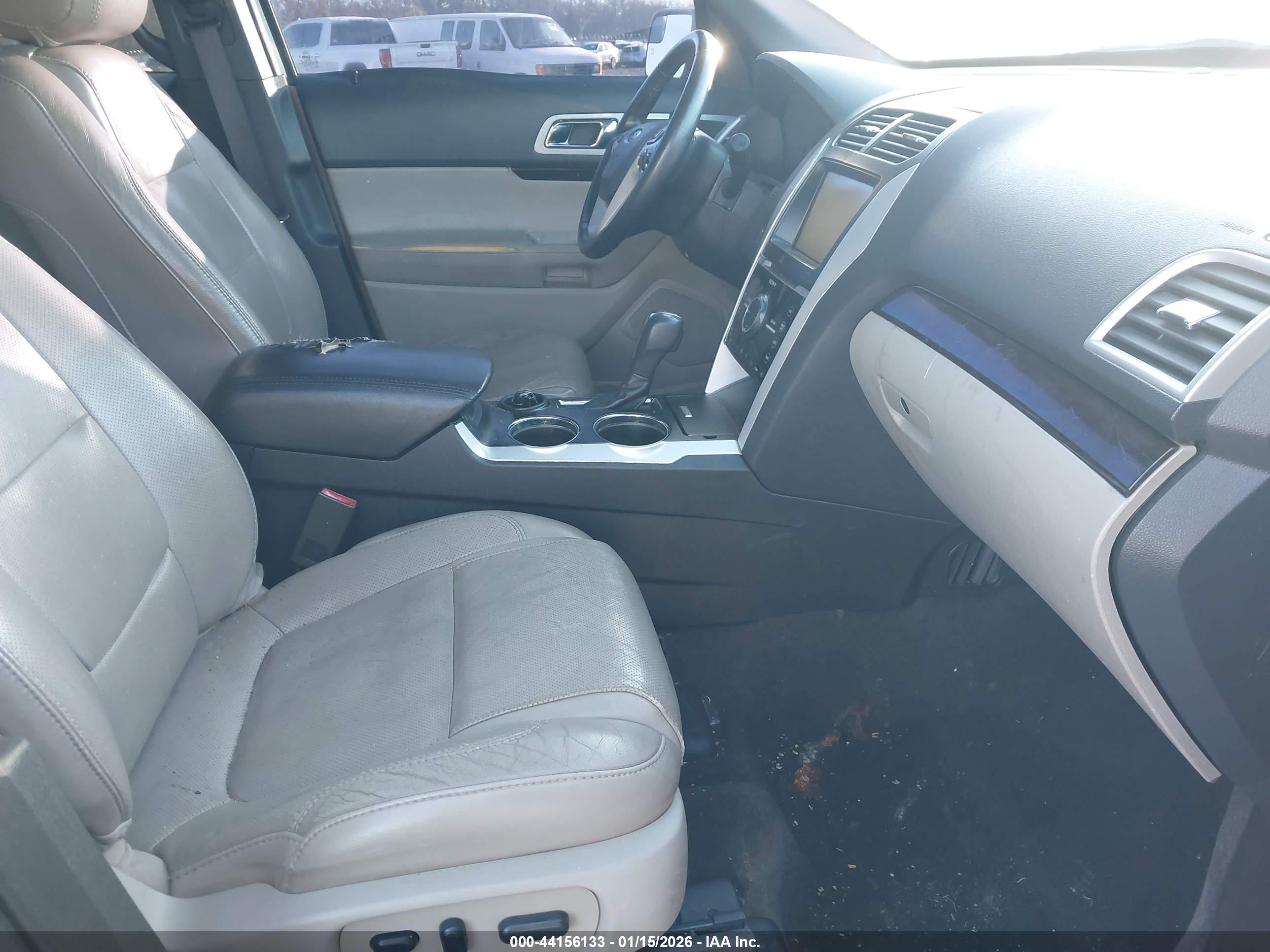 FORD EXPLORER image 5