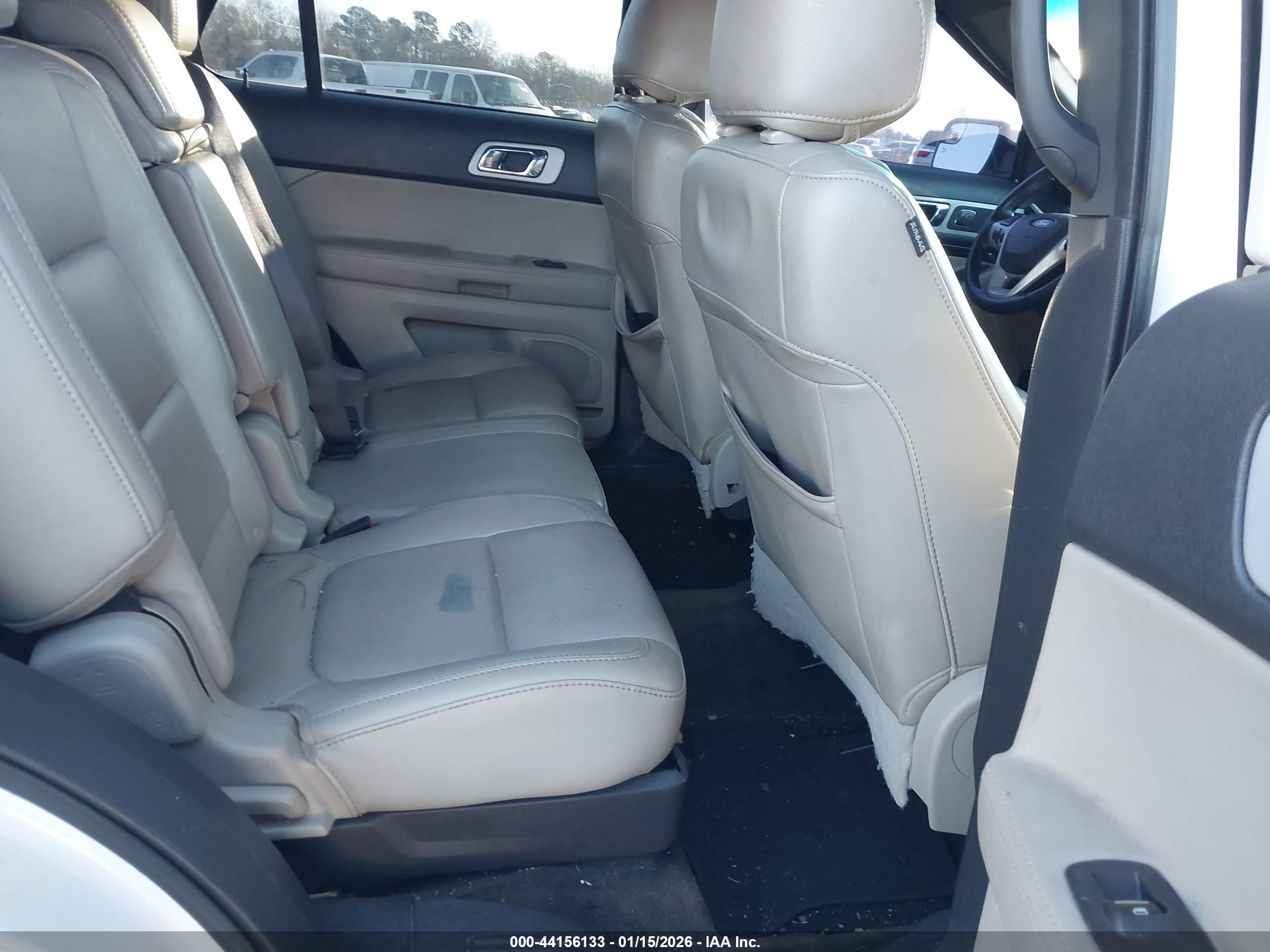 FORD EXPLORER image 8