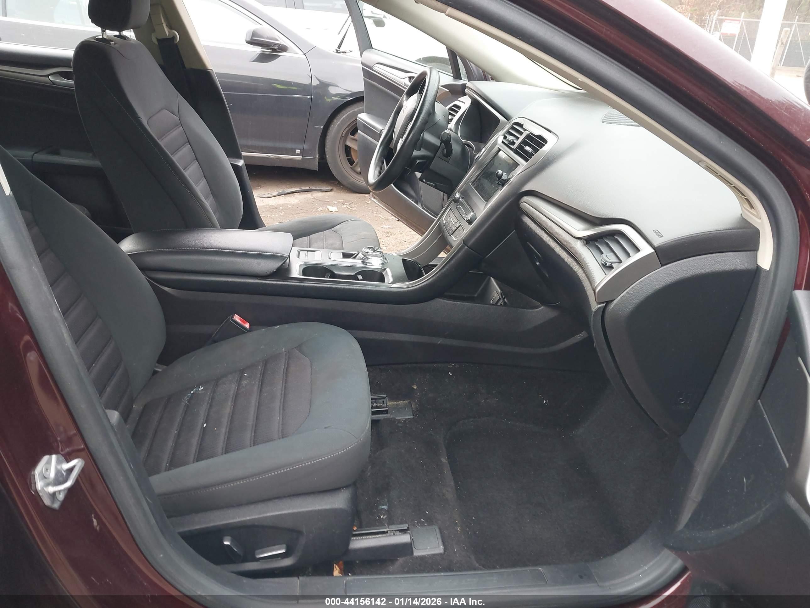 FORD FUSION image 5