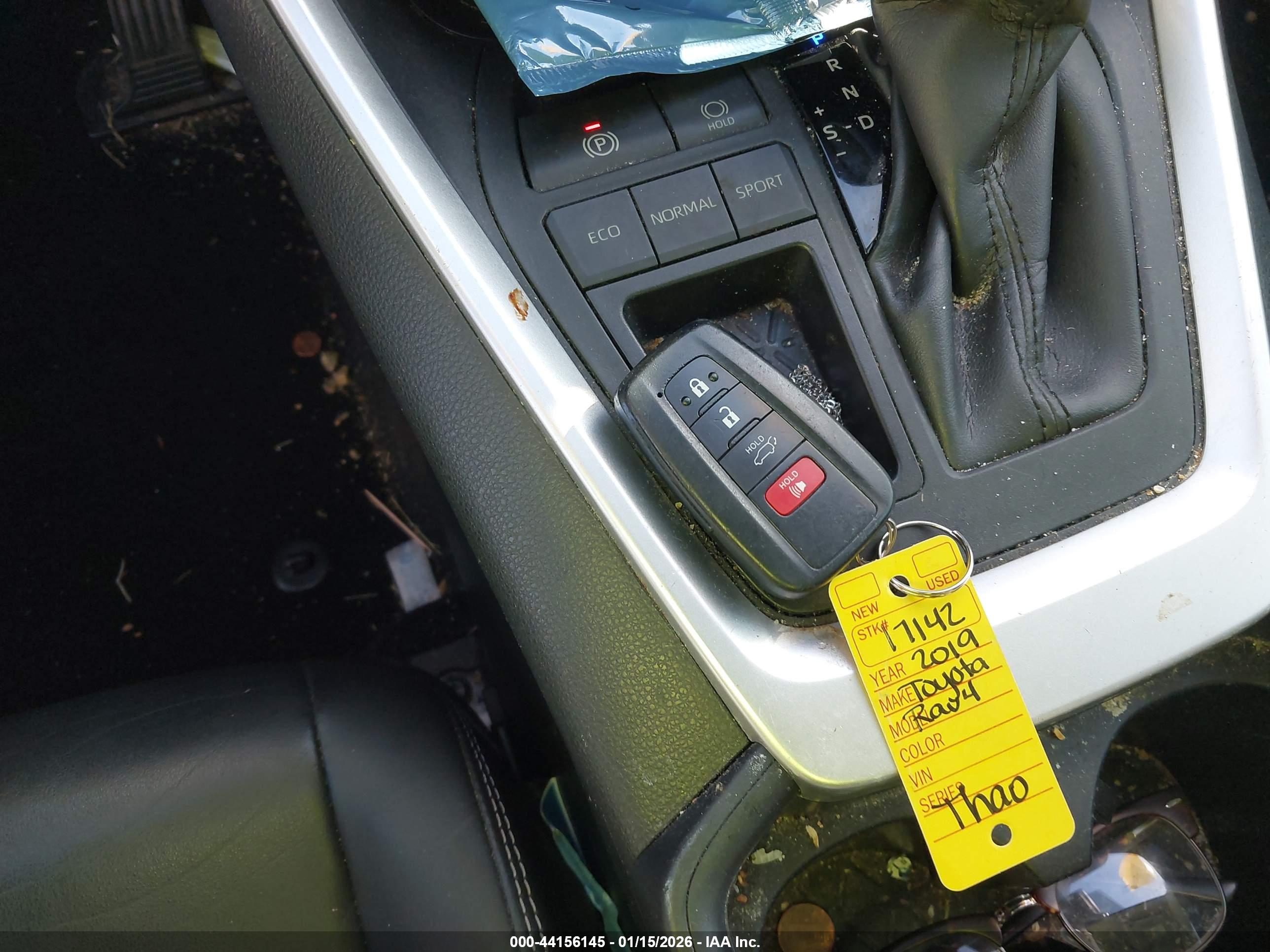 TOYOTA RAV4 image 11