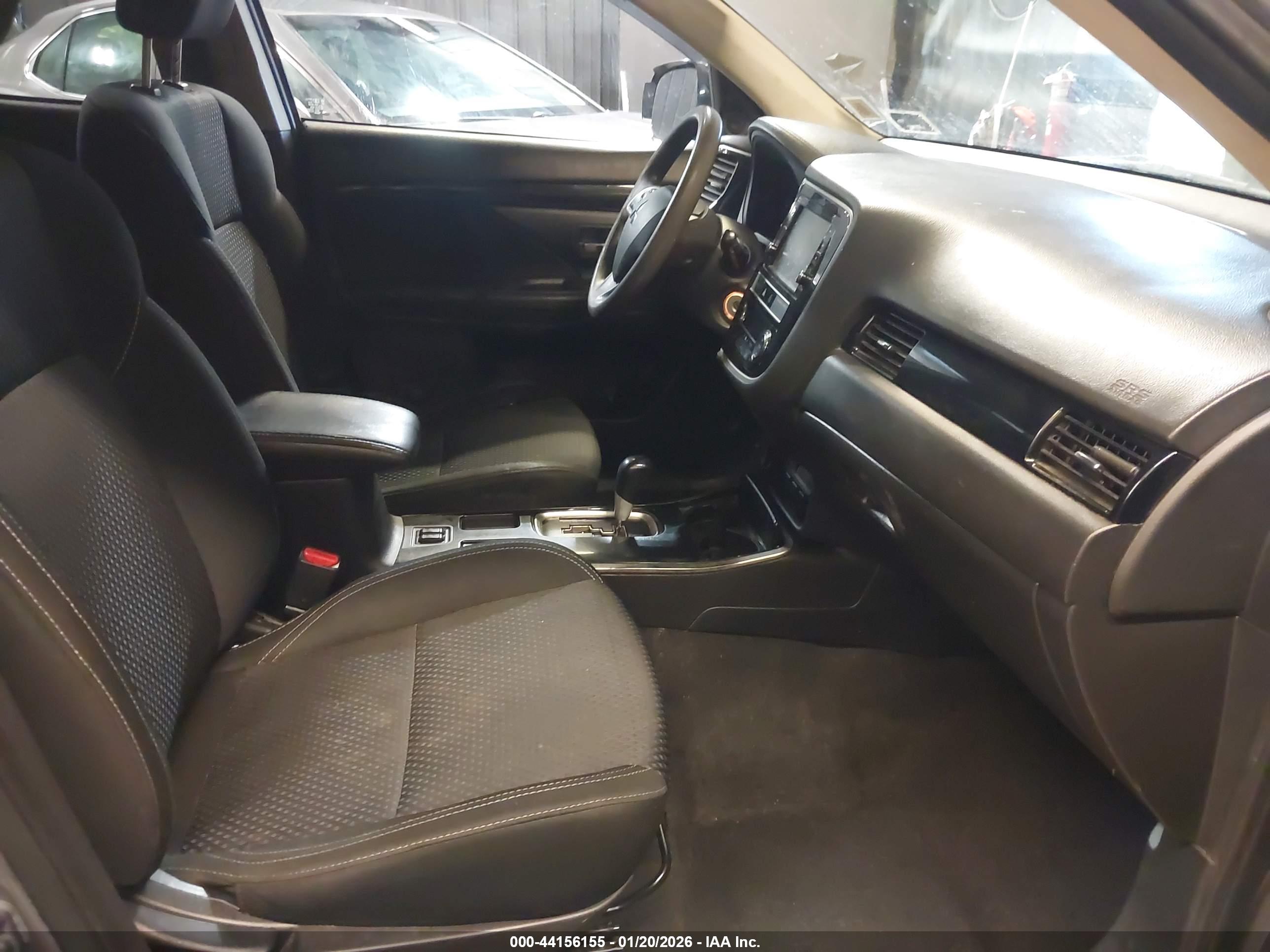 MITSUBISHI OUTLANDER image 5