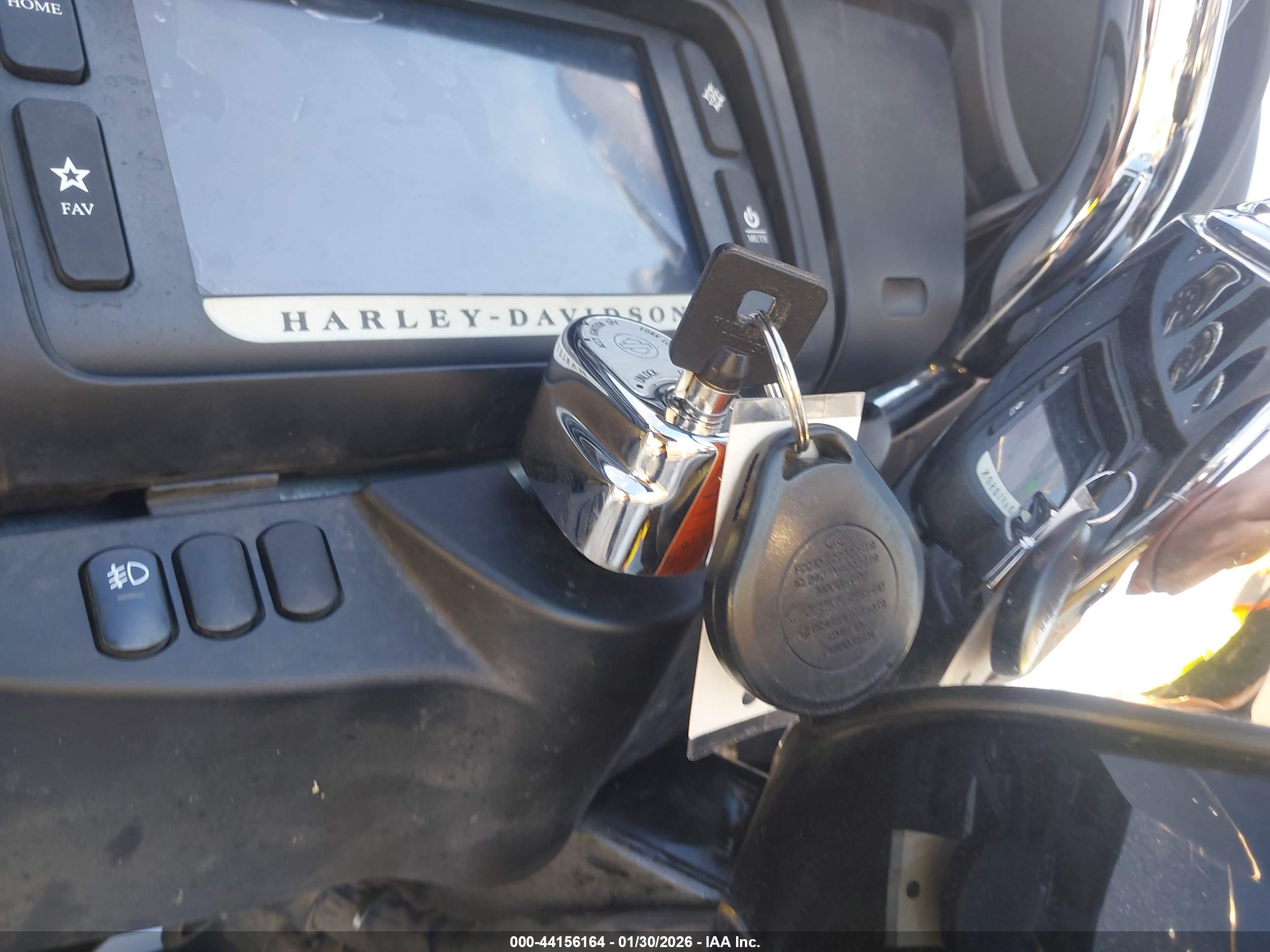HARLEY-DAVIDSON FLHTCUTG image 11