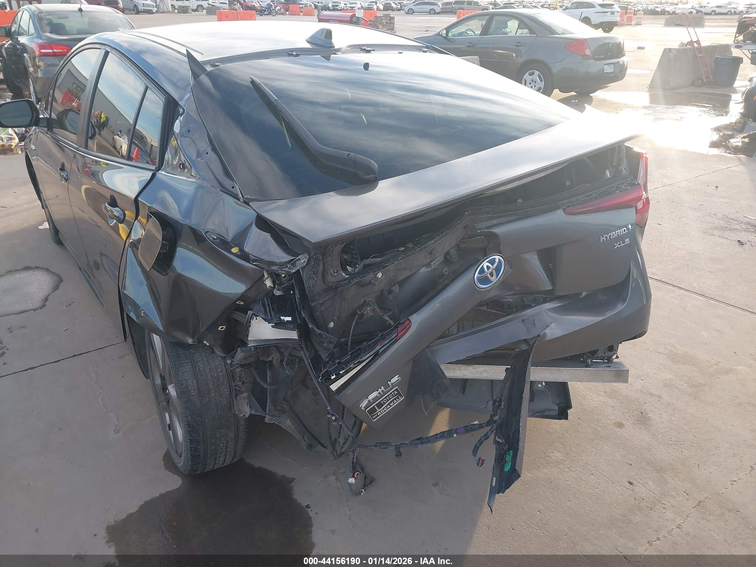 TOYOTA PRIUS image 6