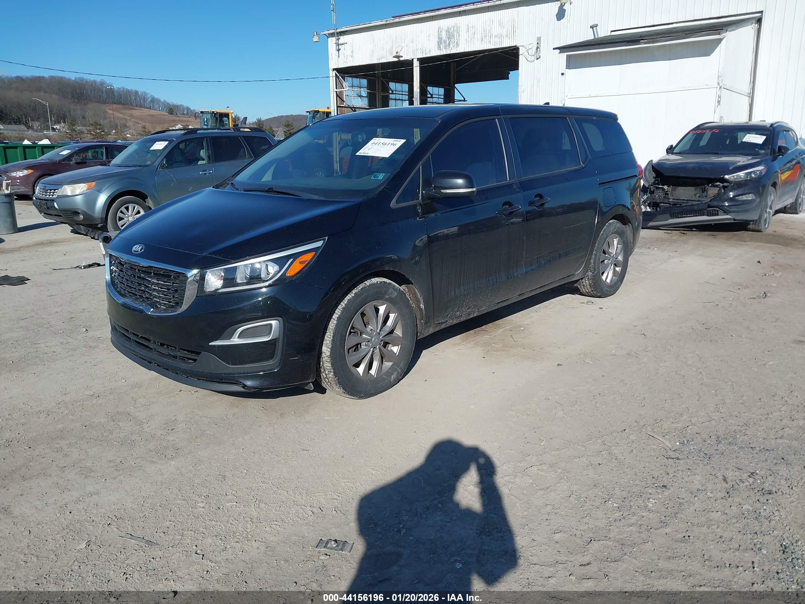 KIA SEDONA image 2