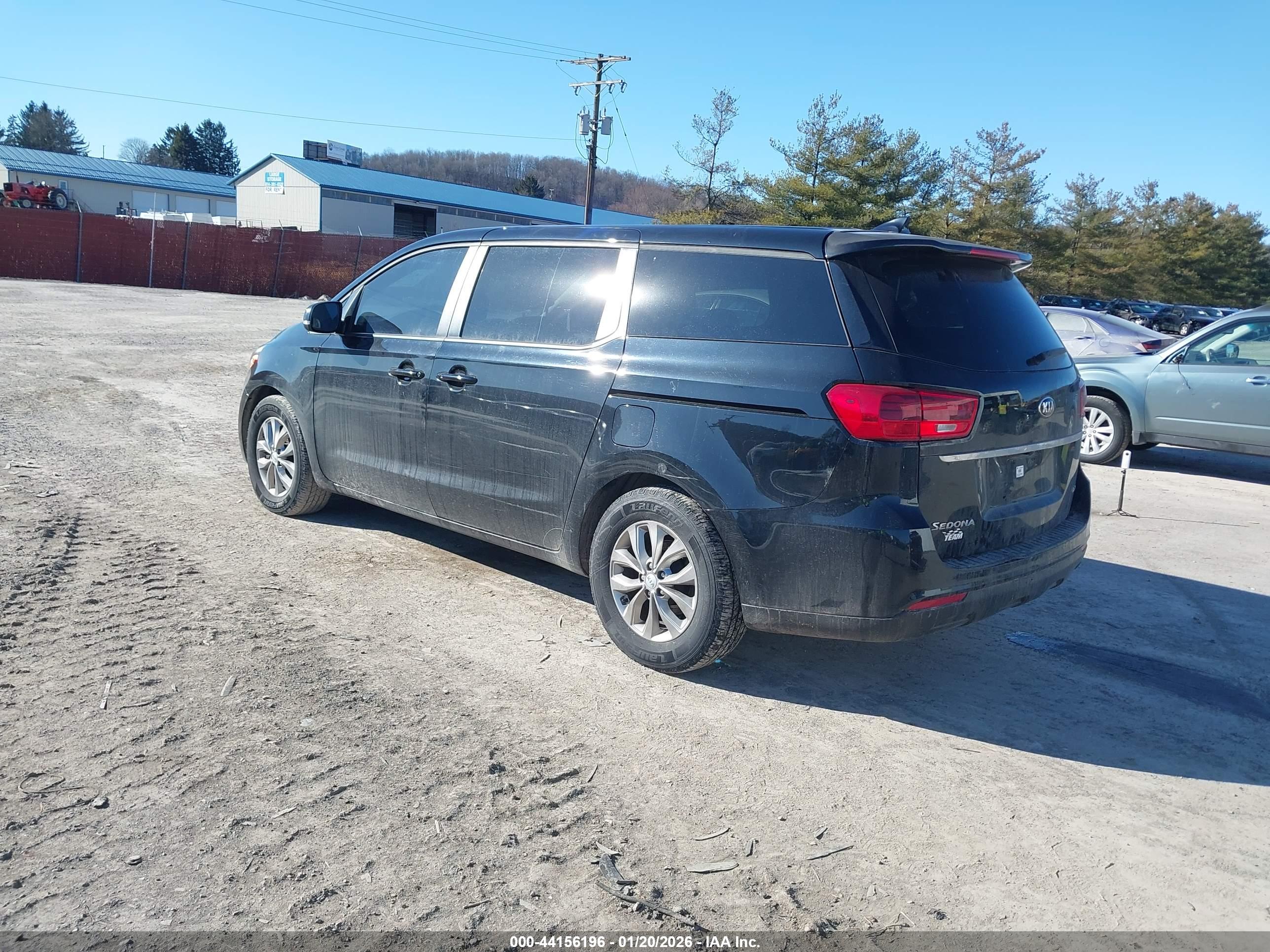 KIA SEDONA image 3