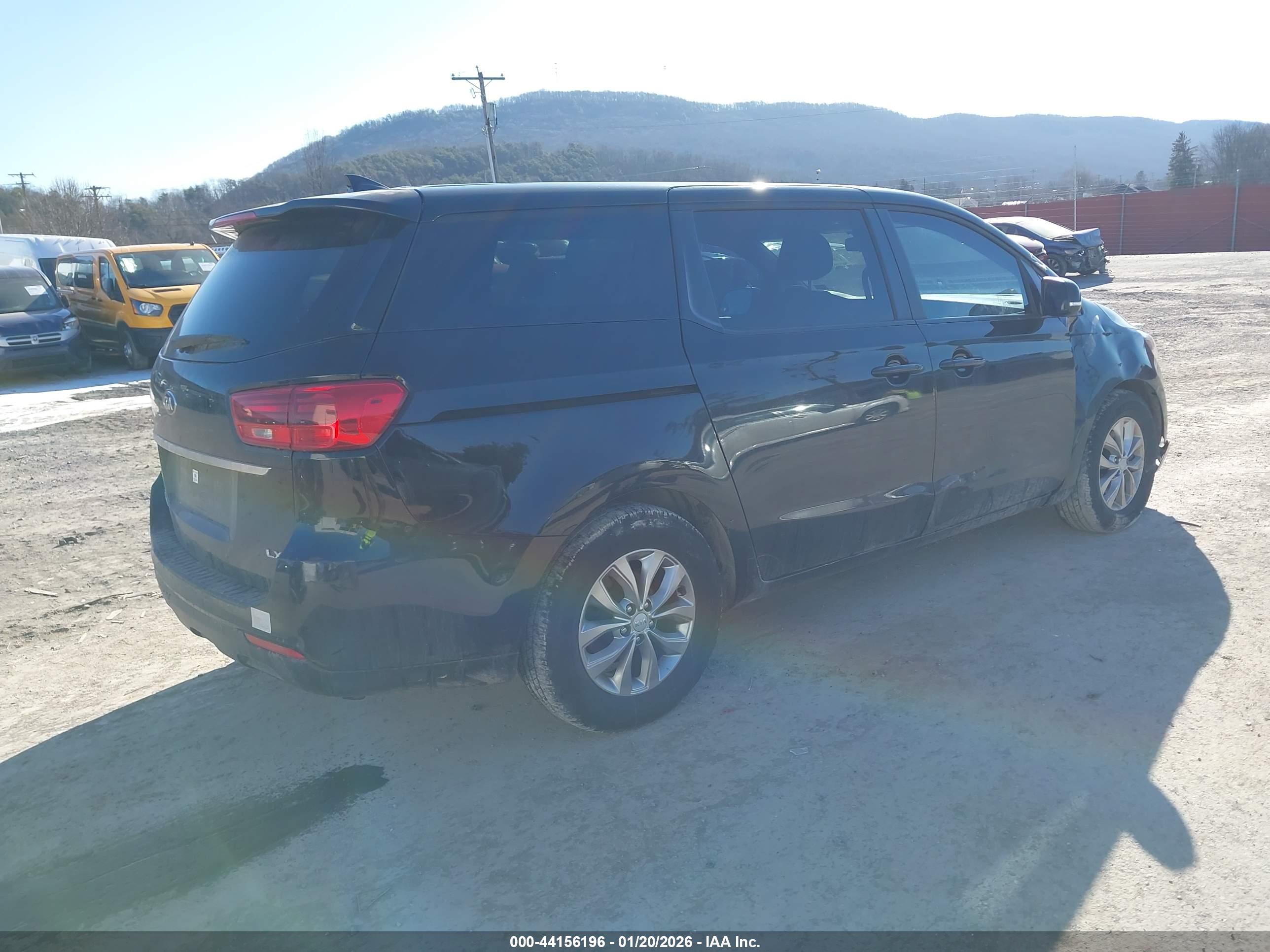 KIA SEDONA image 4