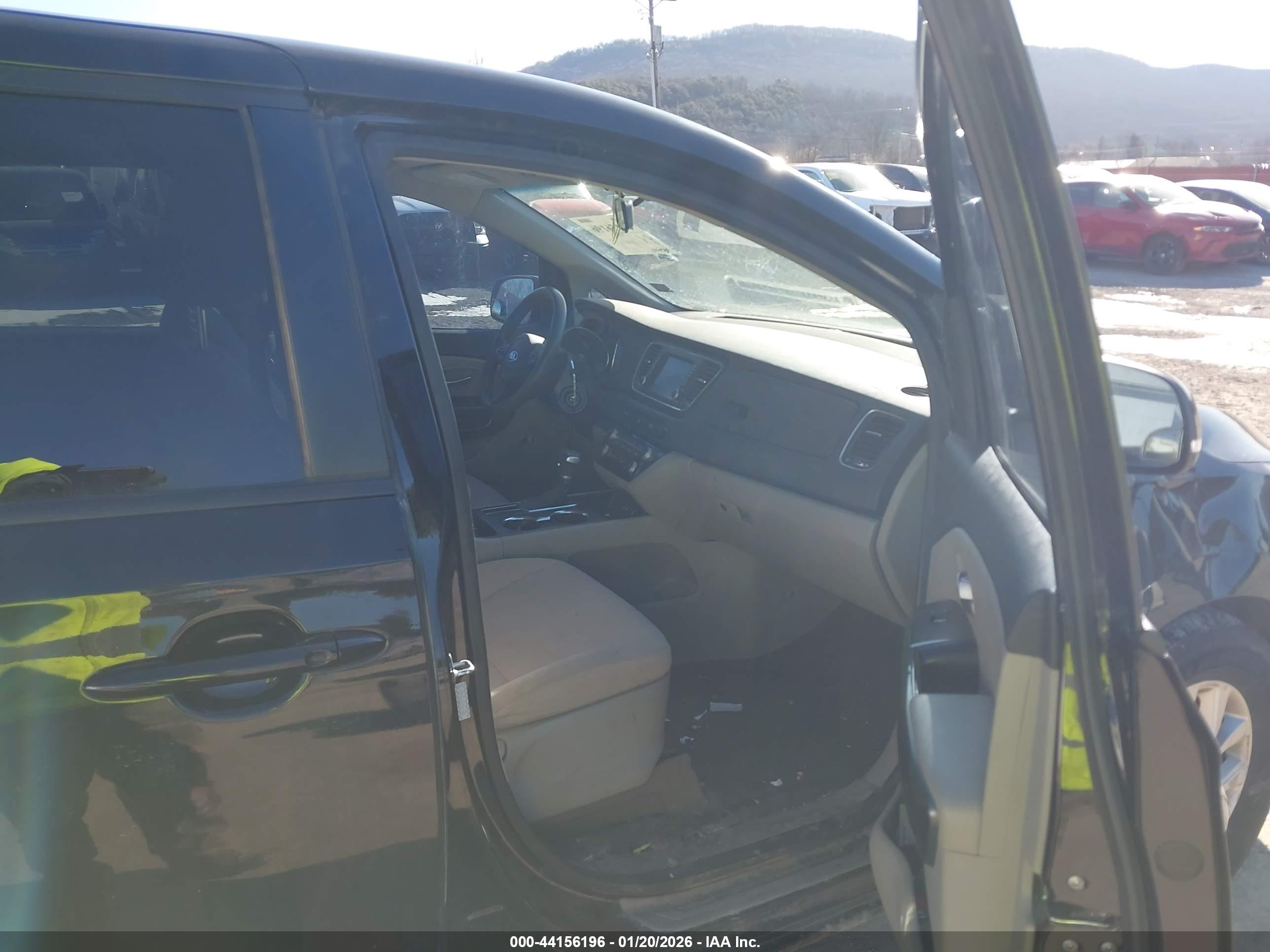 KIA SEDONA image 5