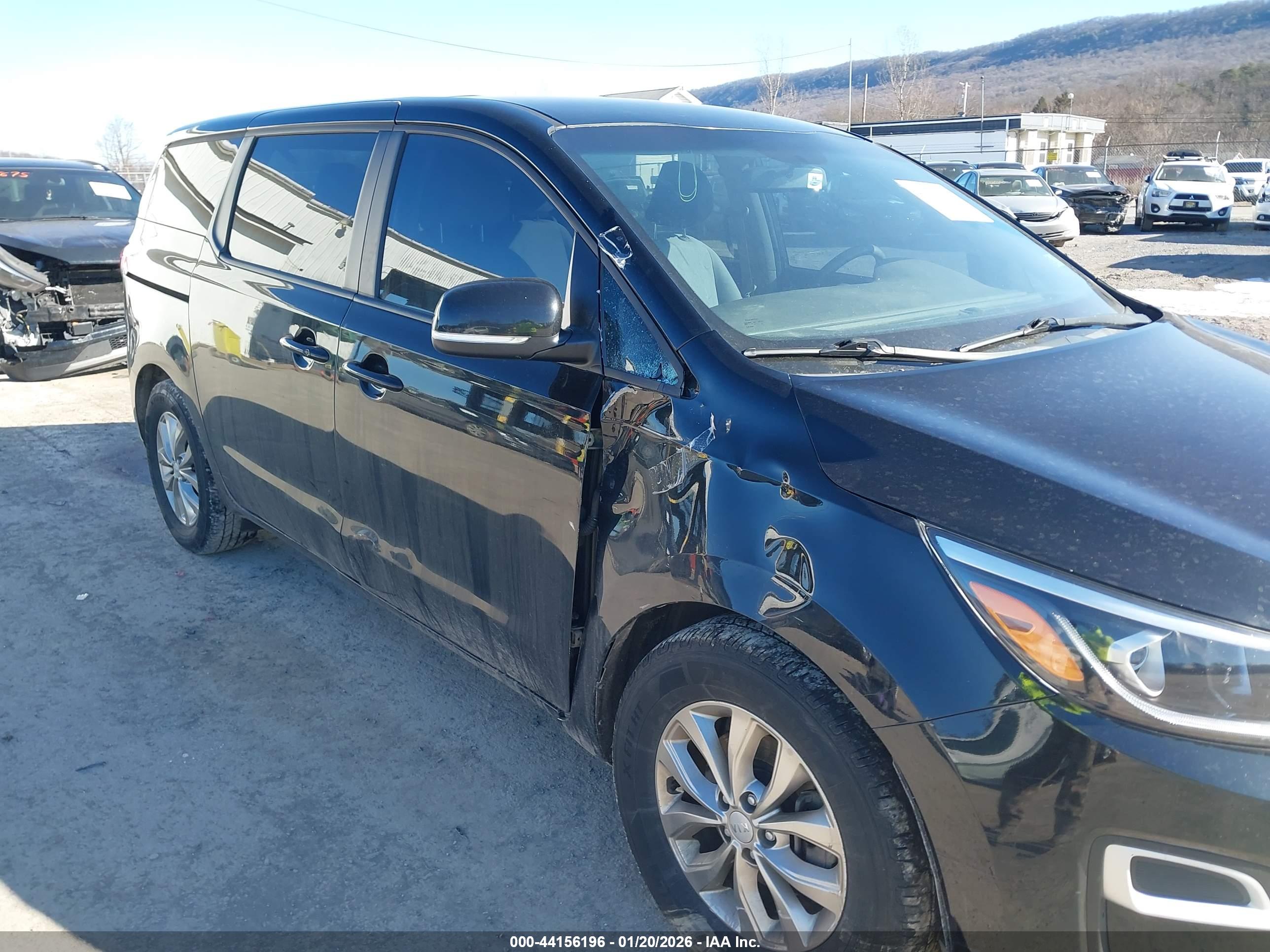 KIA SEDONA image 6
