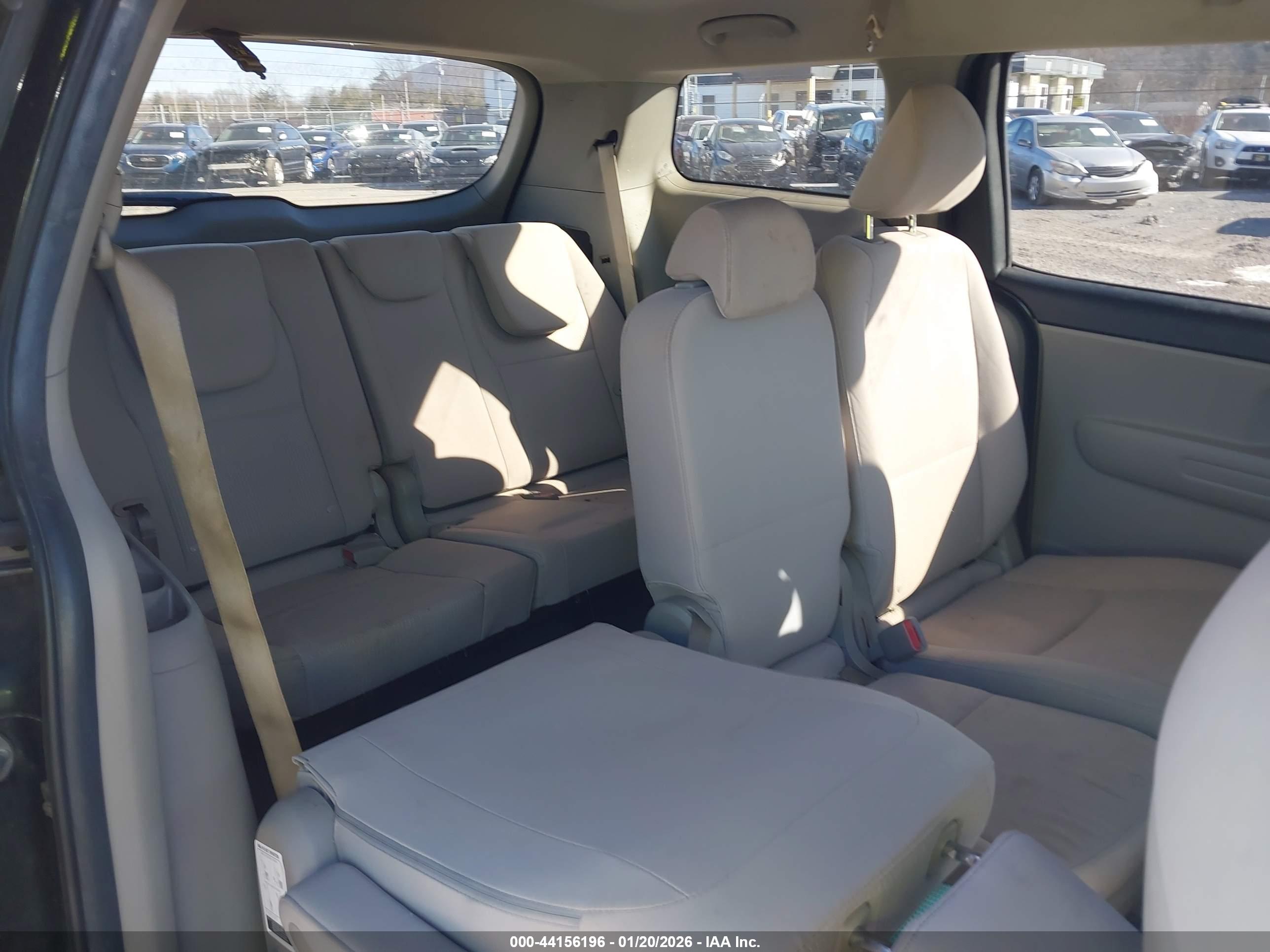 KIA SEDONA image 8