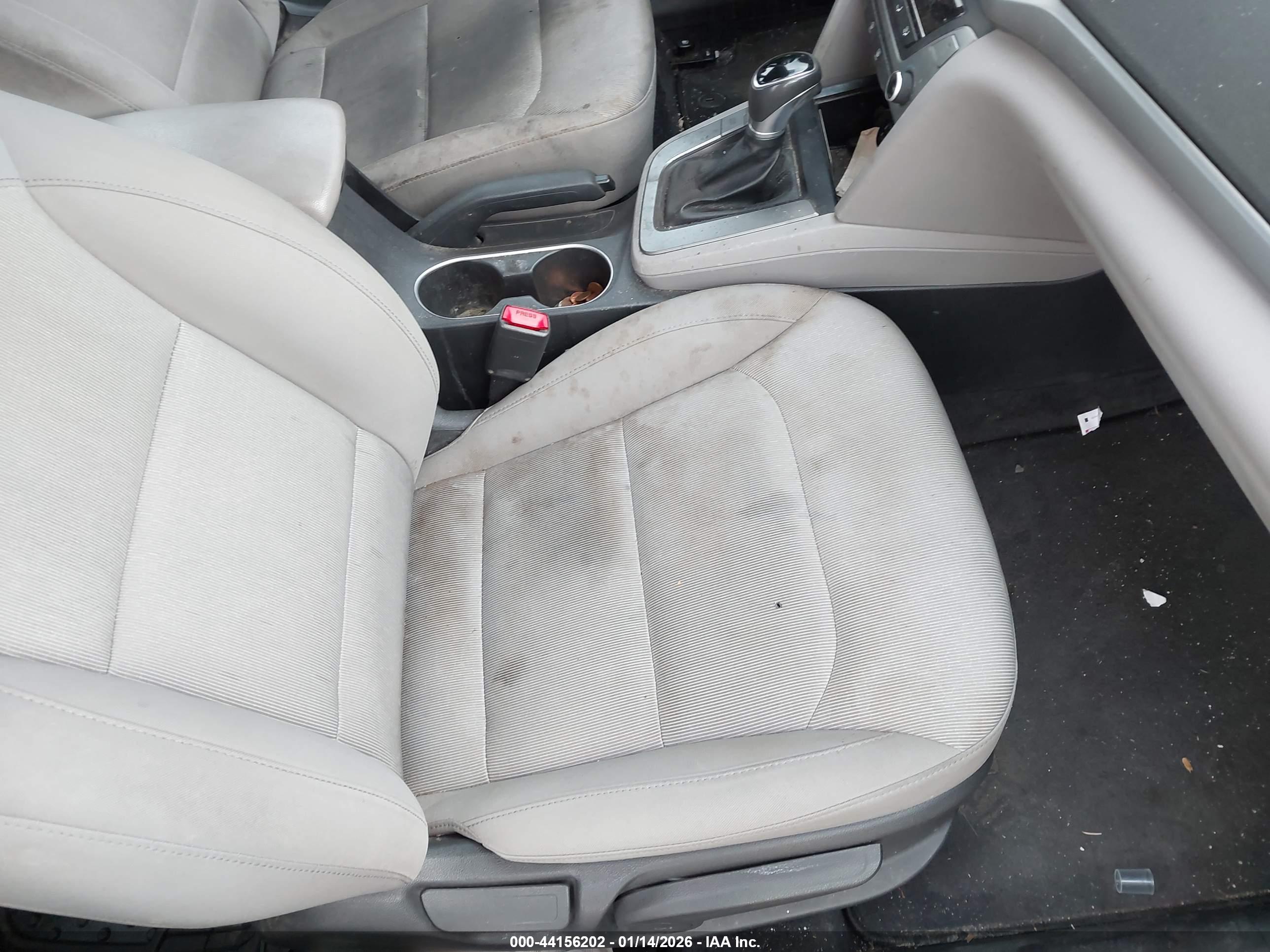 HYUNDAI ELANTRA image 5