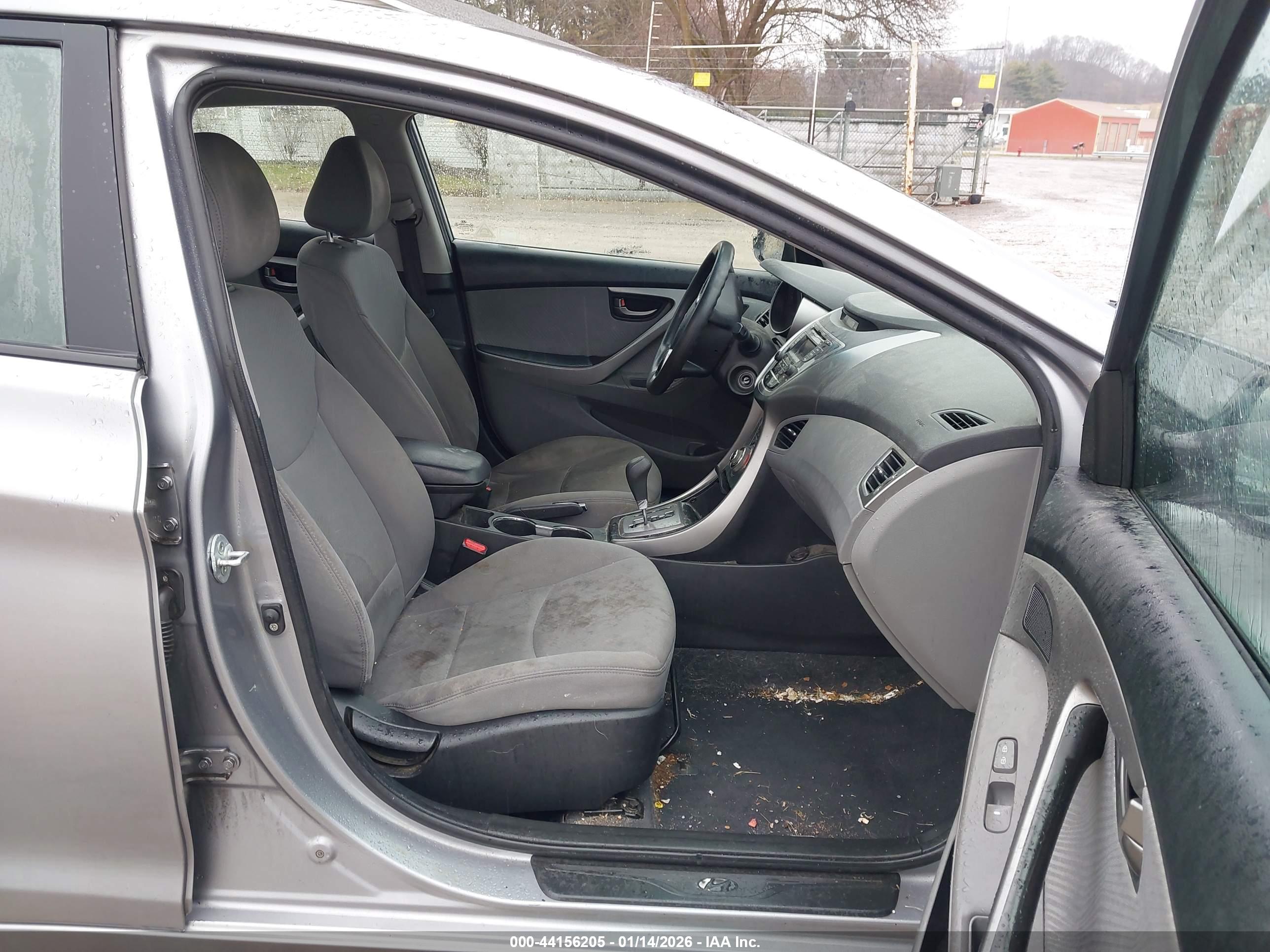 HYUNDAI ELANTRA image 5