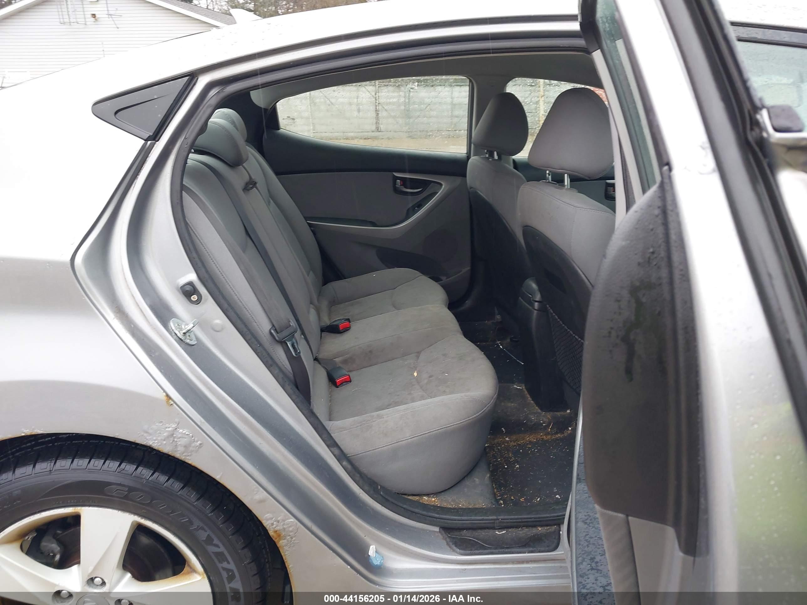HYUNDAI ELANTRA image 8