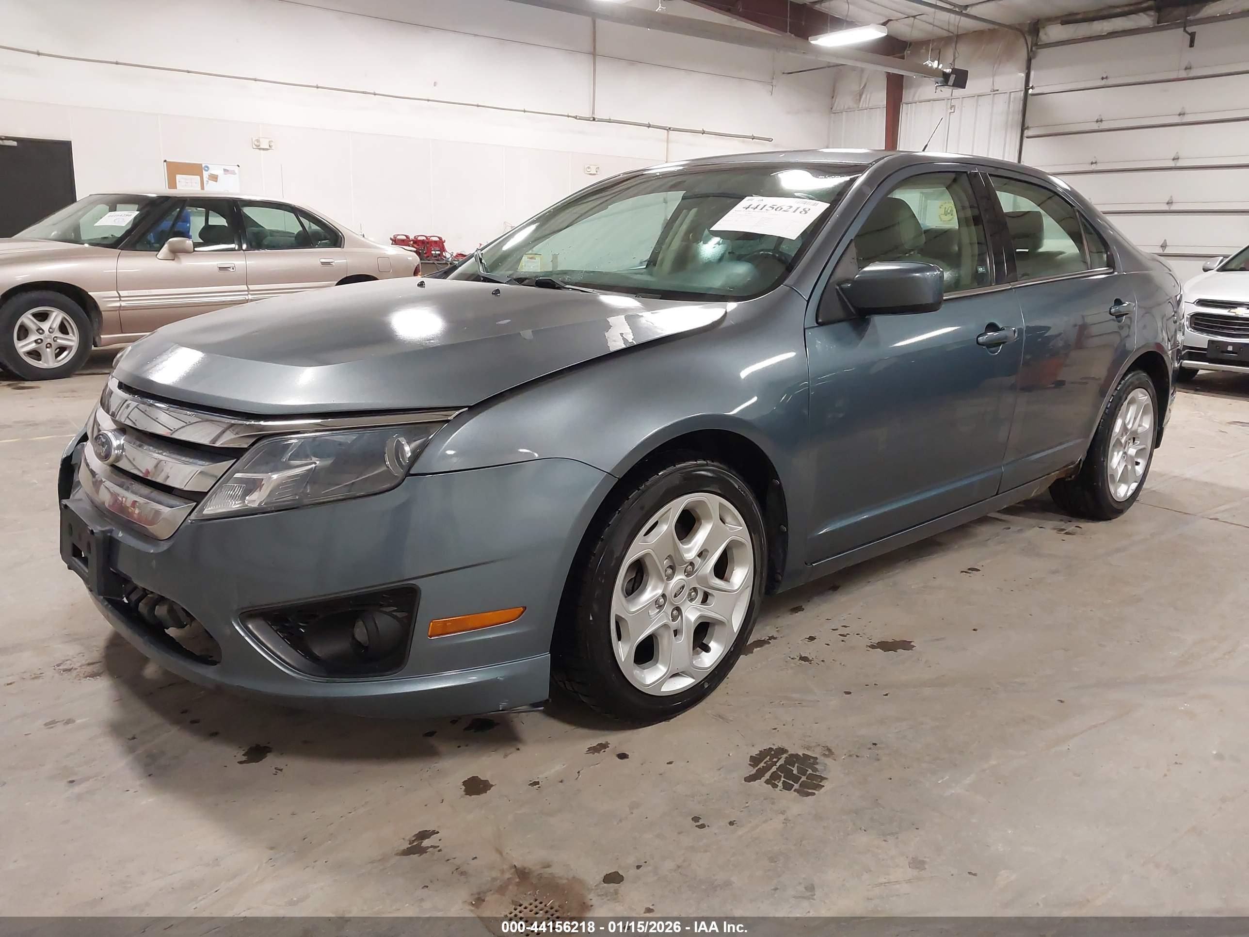 FORD FUSION image 2