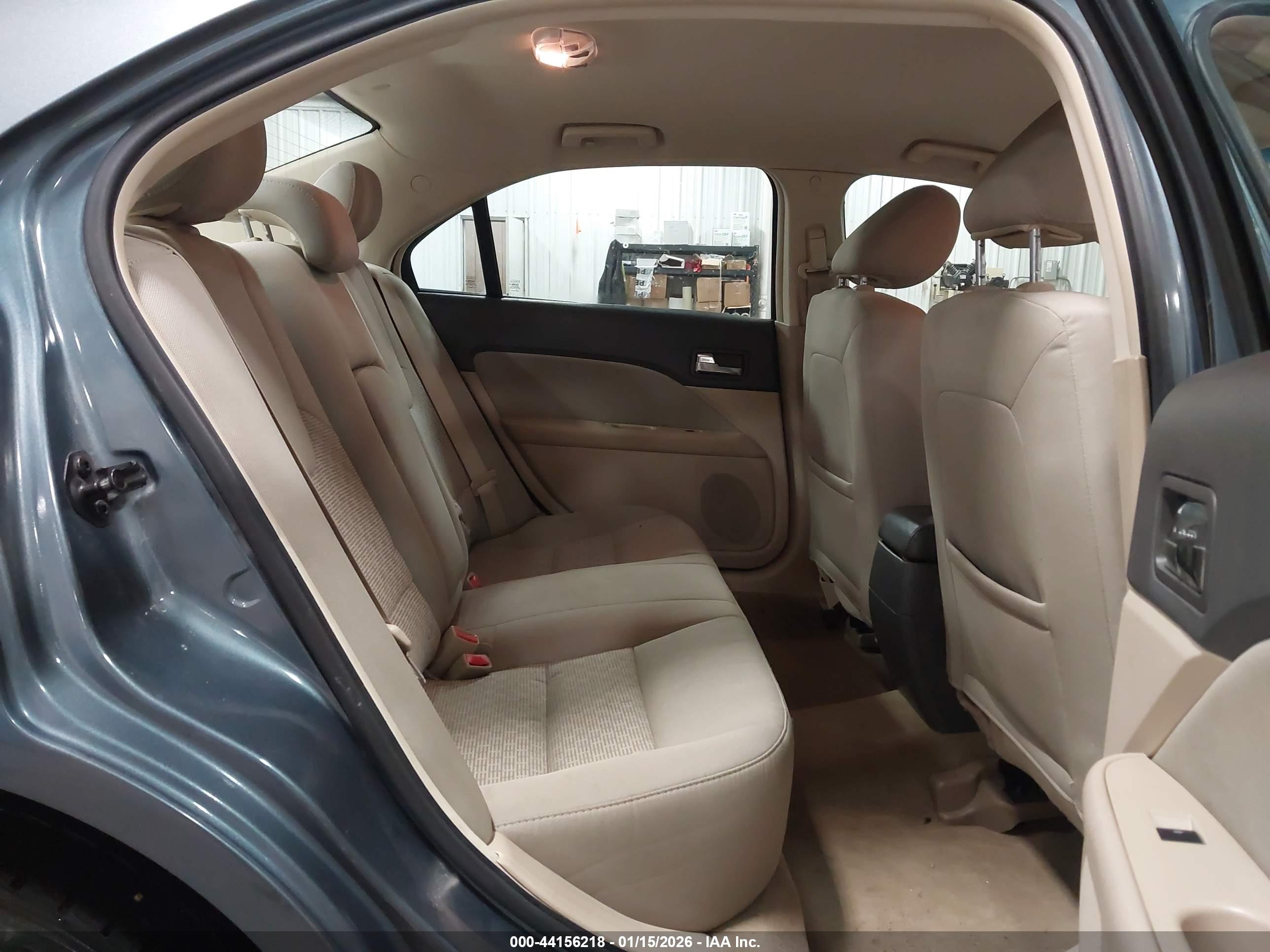 FORD FUSION image 8