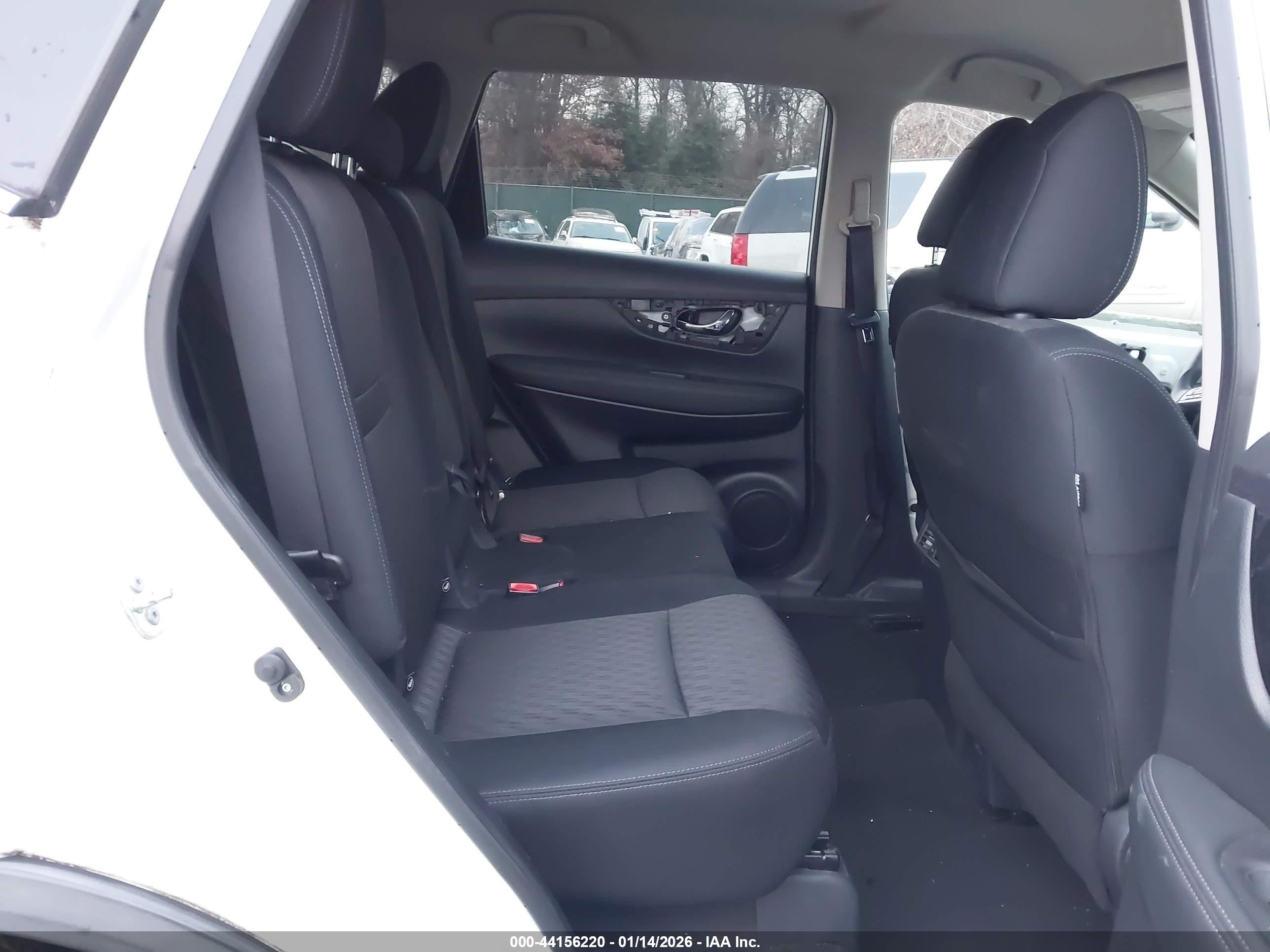 NISSAN ROGUE image 8