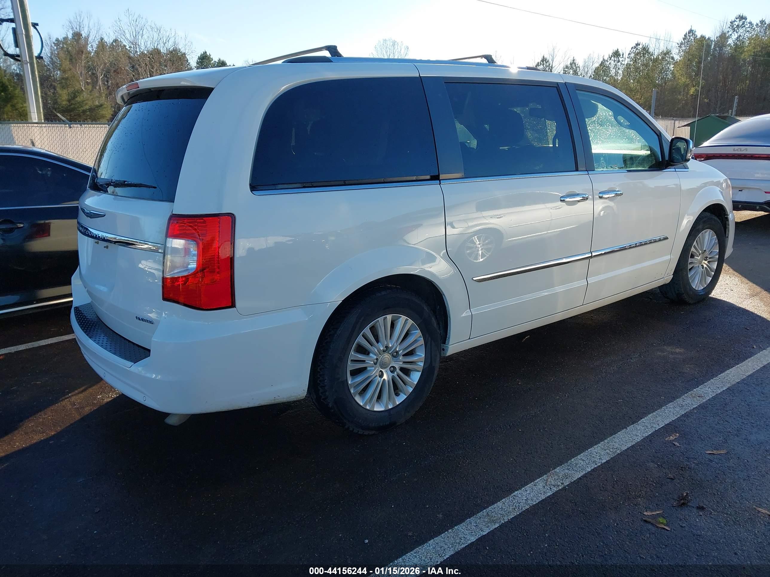 CHRYSLER TOWN image 4