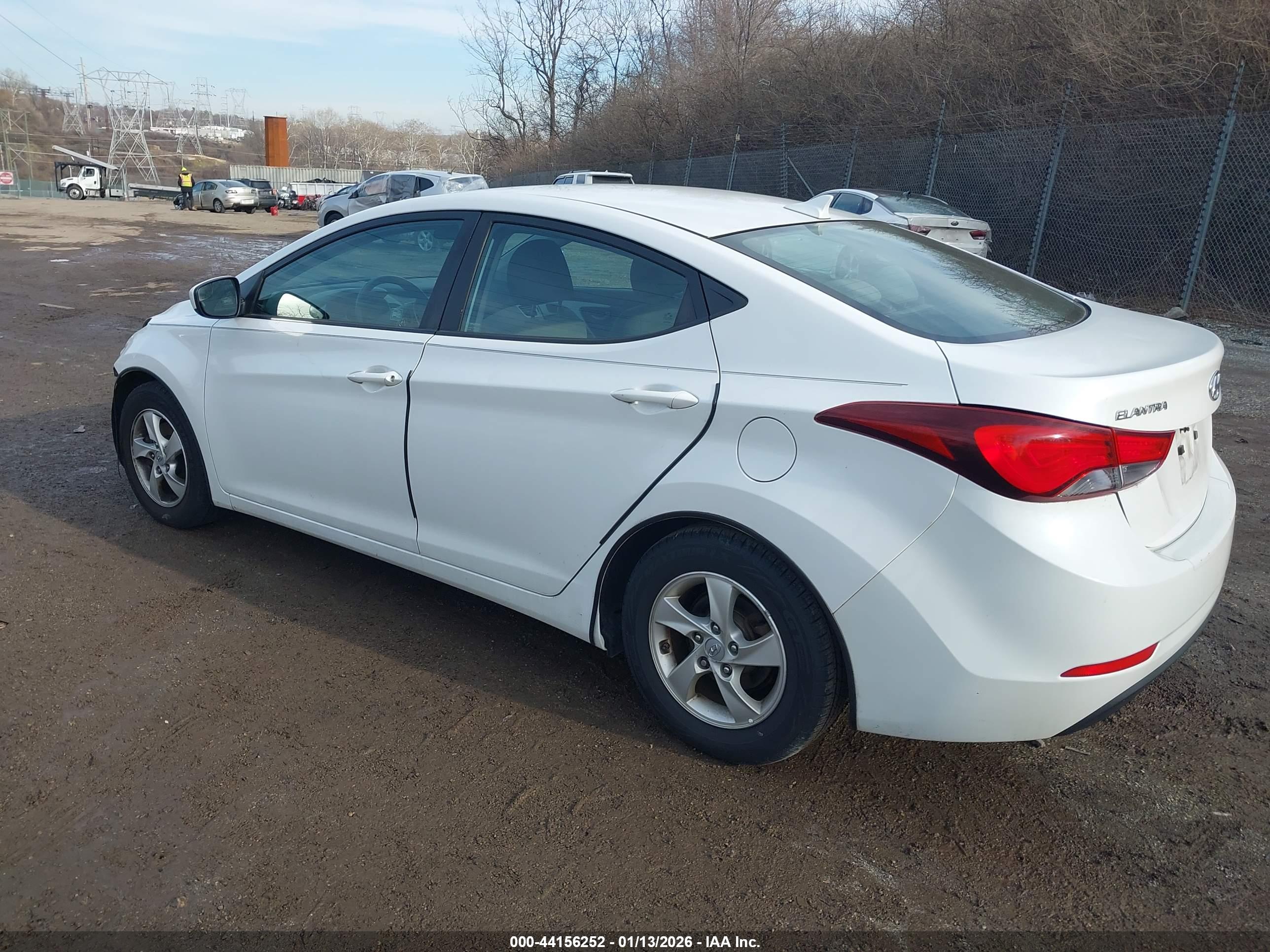 HYUNDAI ELANTRA image 3