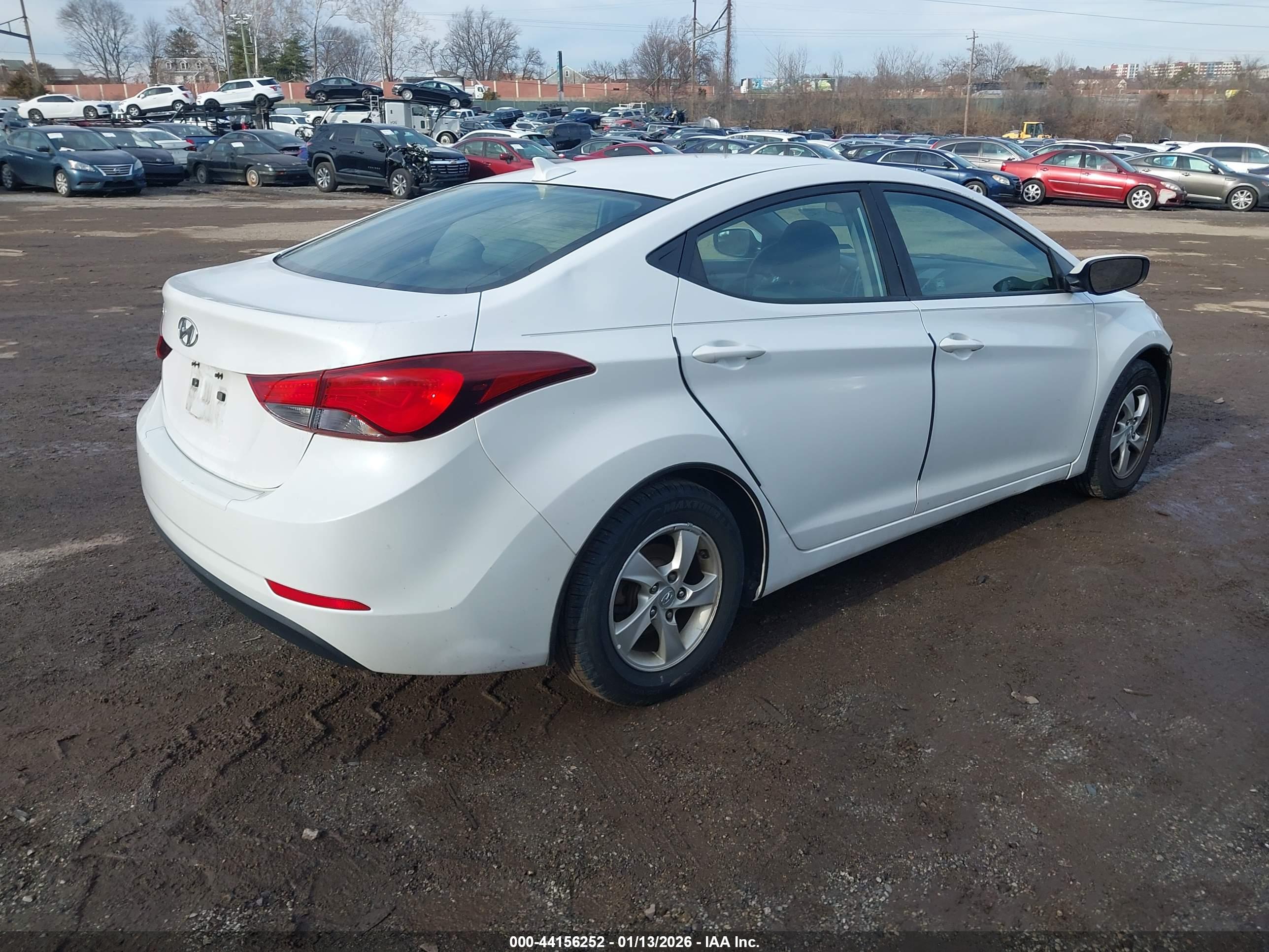 HYUNDAI ELANTRA image 4
