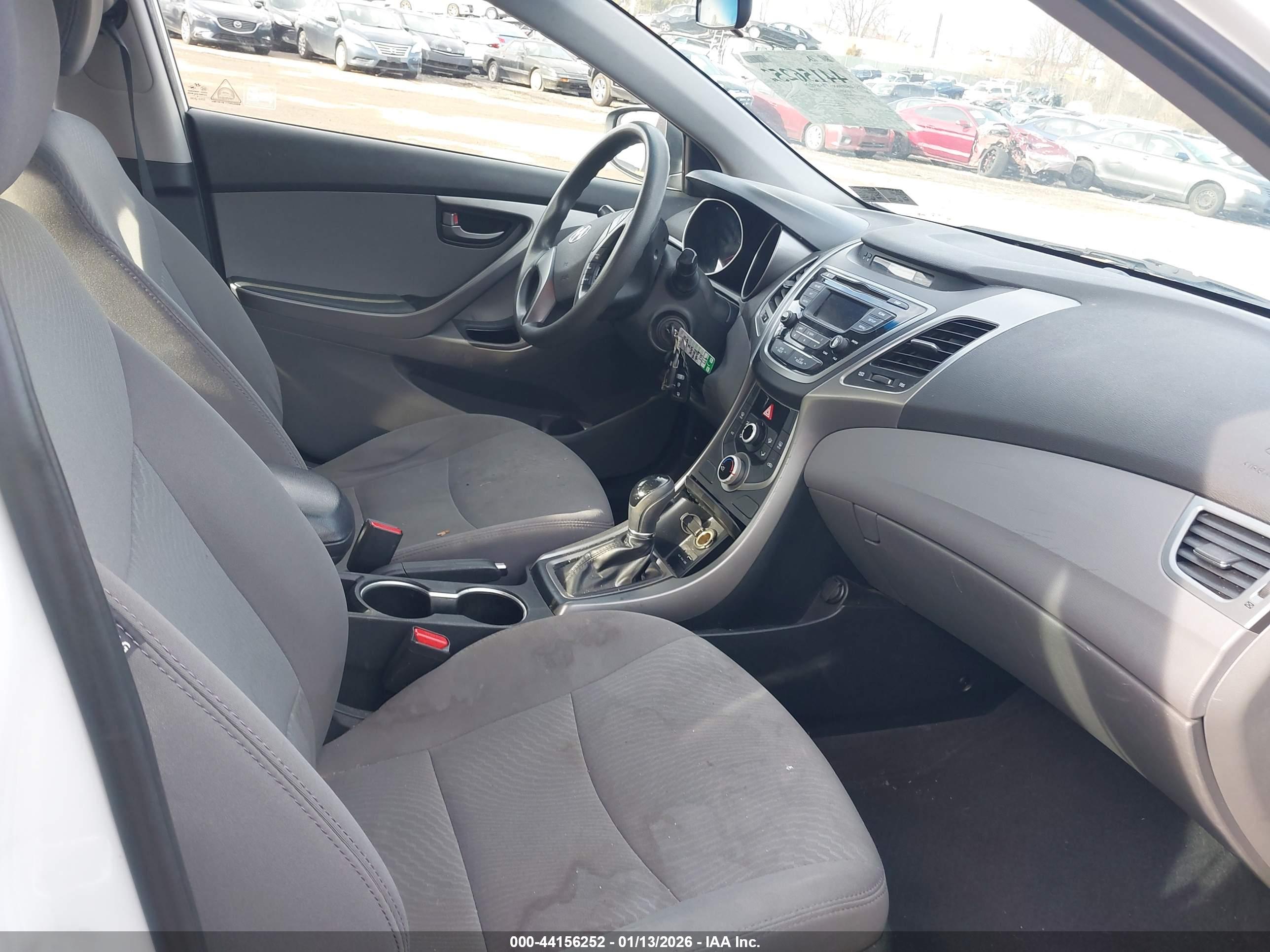HYUNDAI ELANTRA image 5