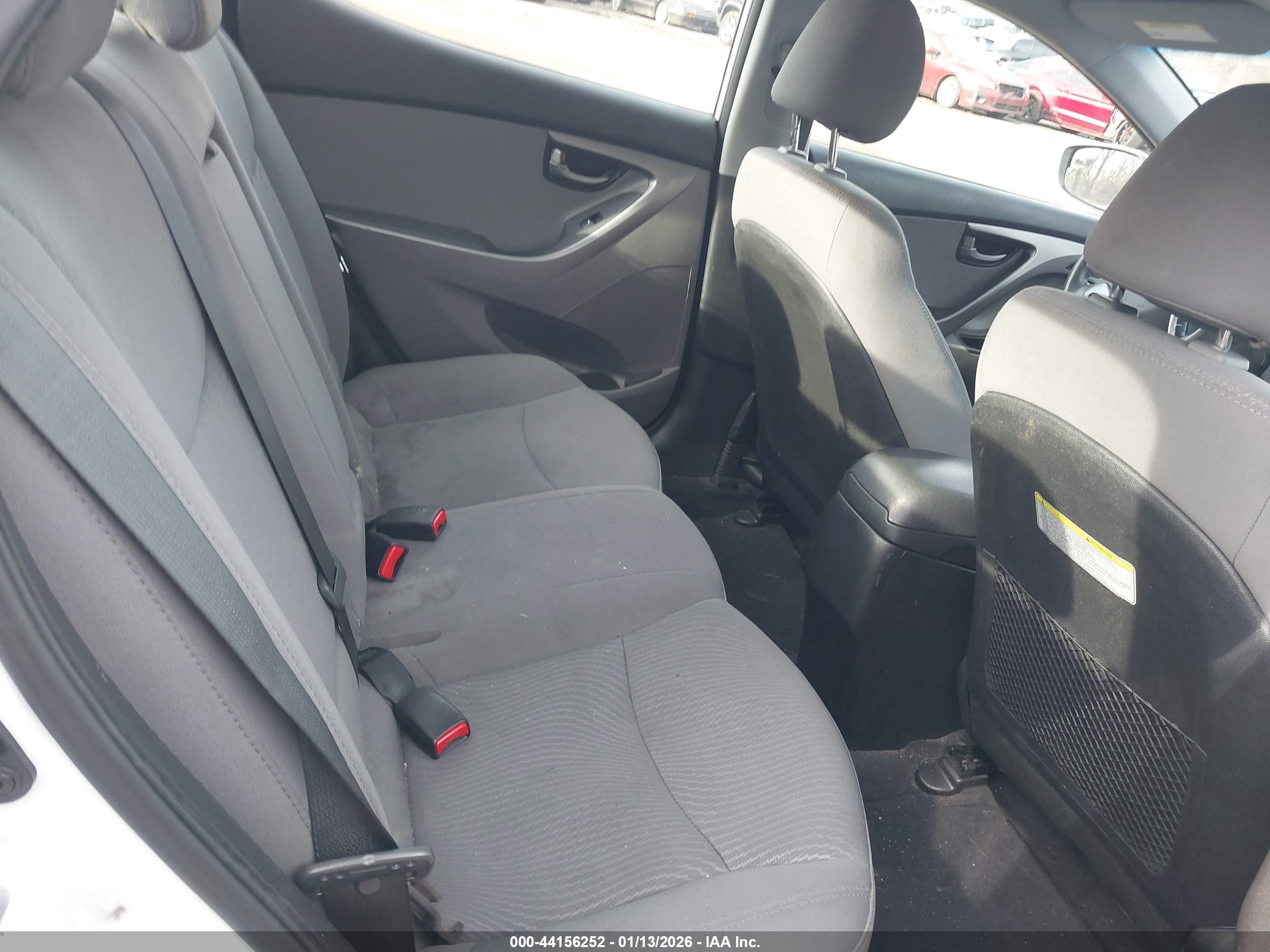 HYUNDAI ELANTRA image 8