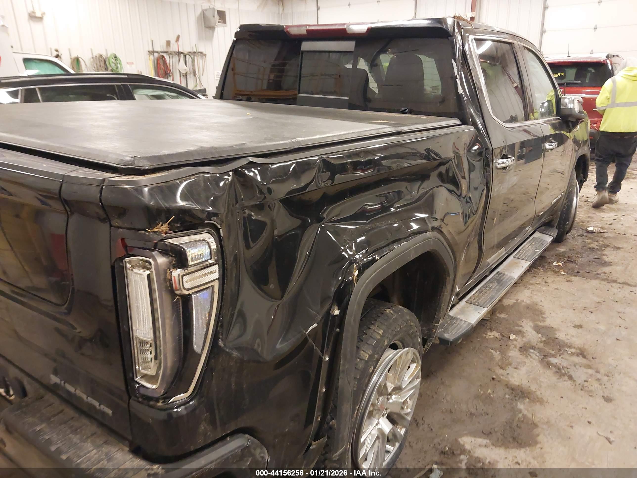 GMC SIERRA image 6