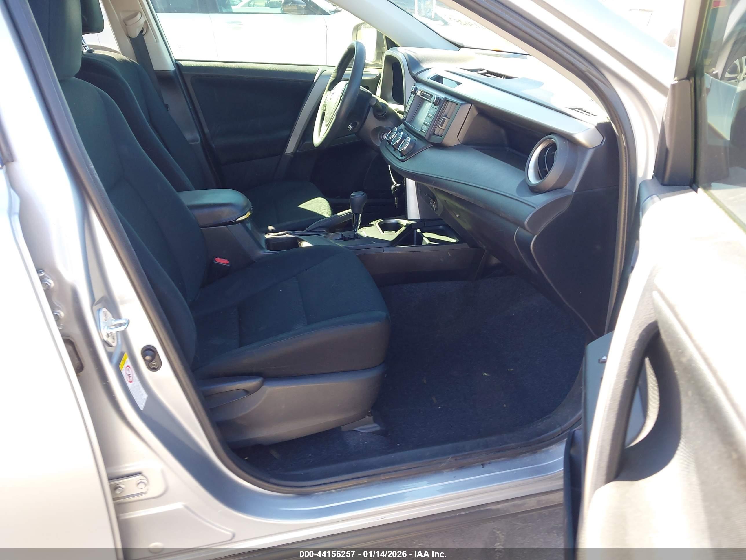TOYOTA RAV4 image 5