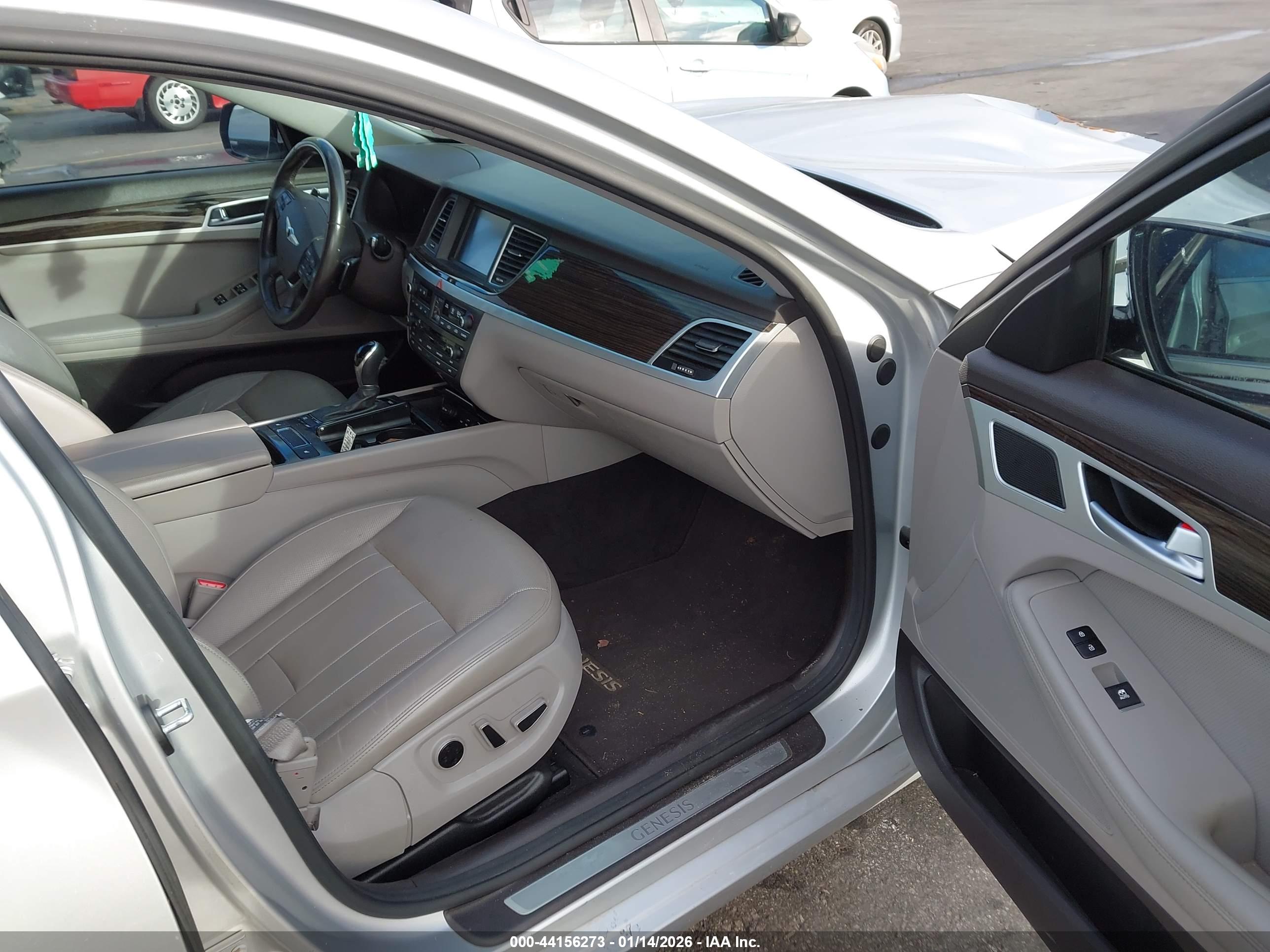 HYUNDAI GENESIS image 5