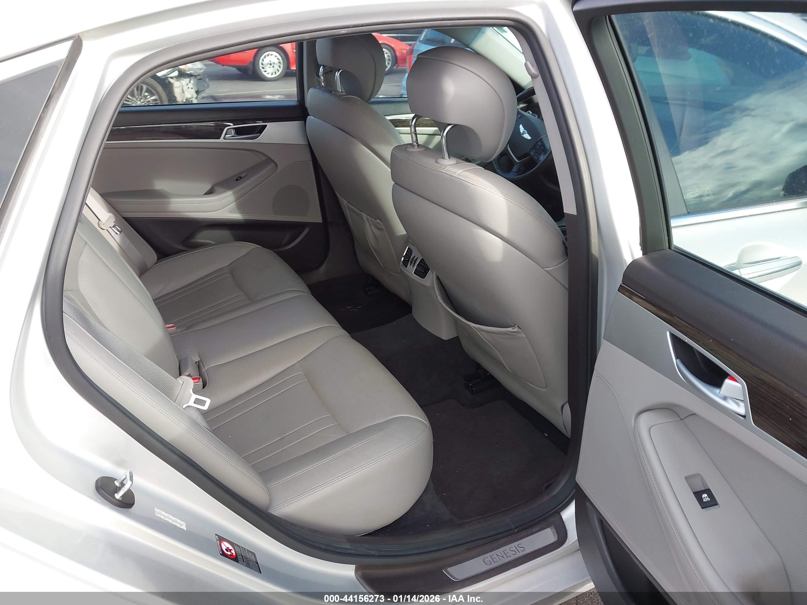 HYUNDAI GENESIS image 8