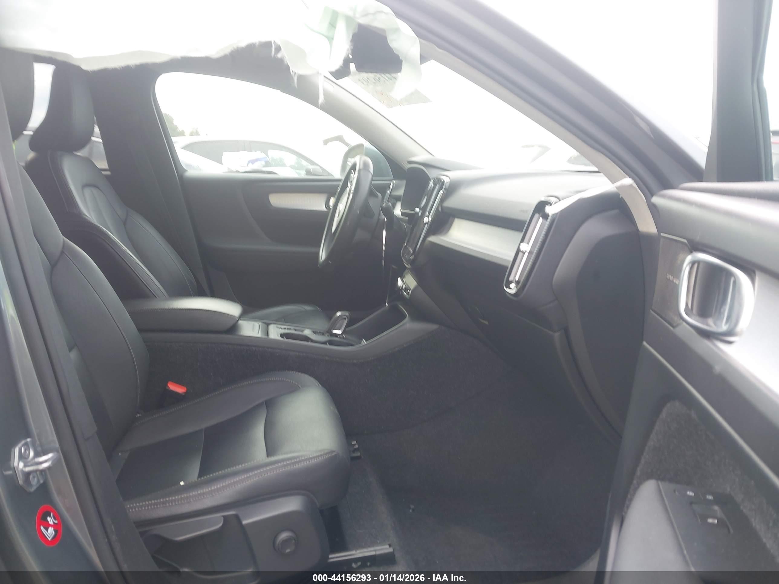 VOLVO XC40 image 5