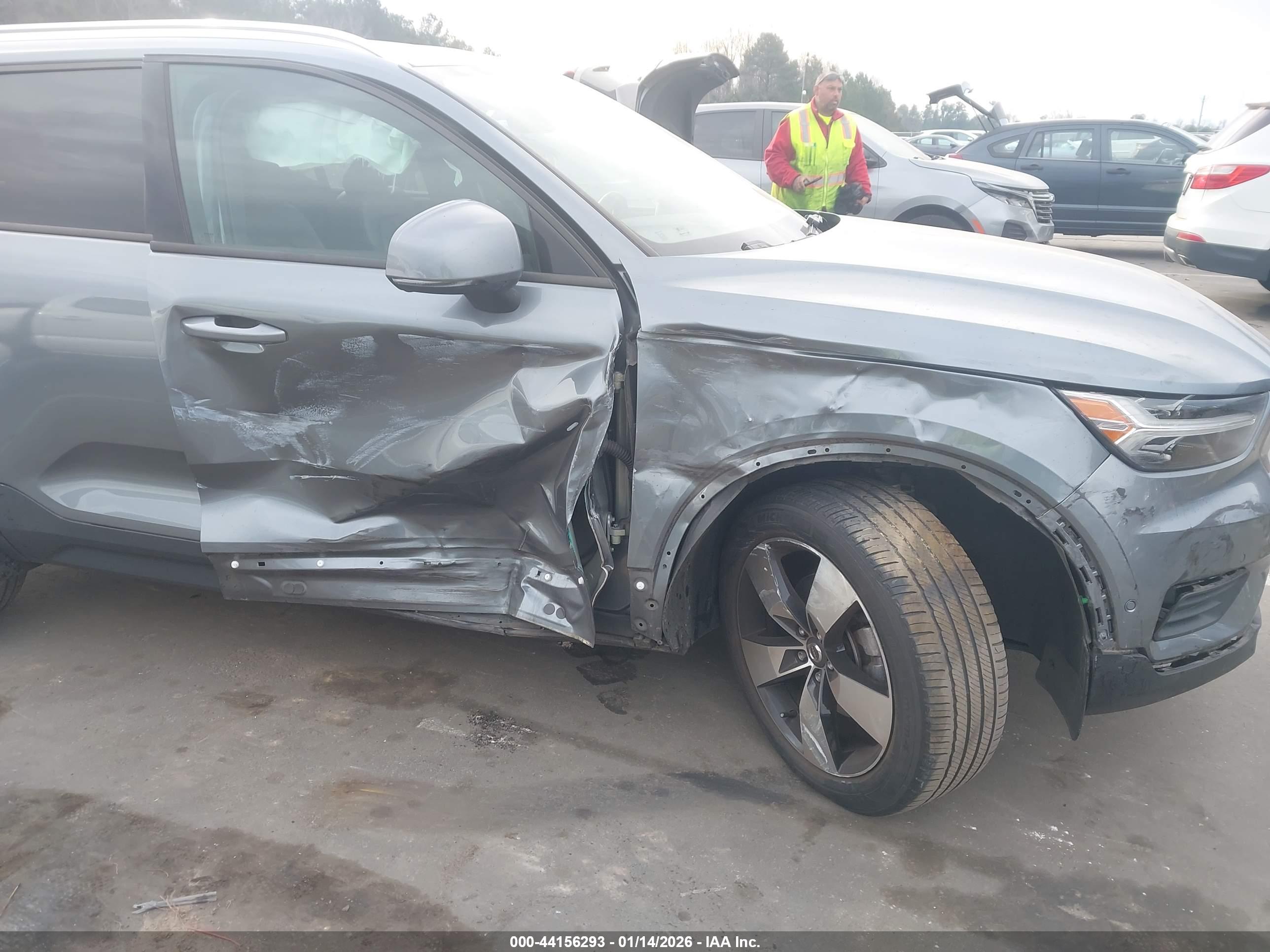 VOLVO XC40 image 6