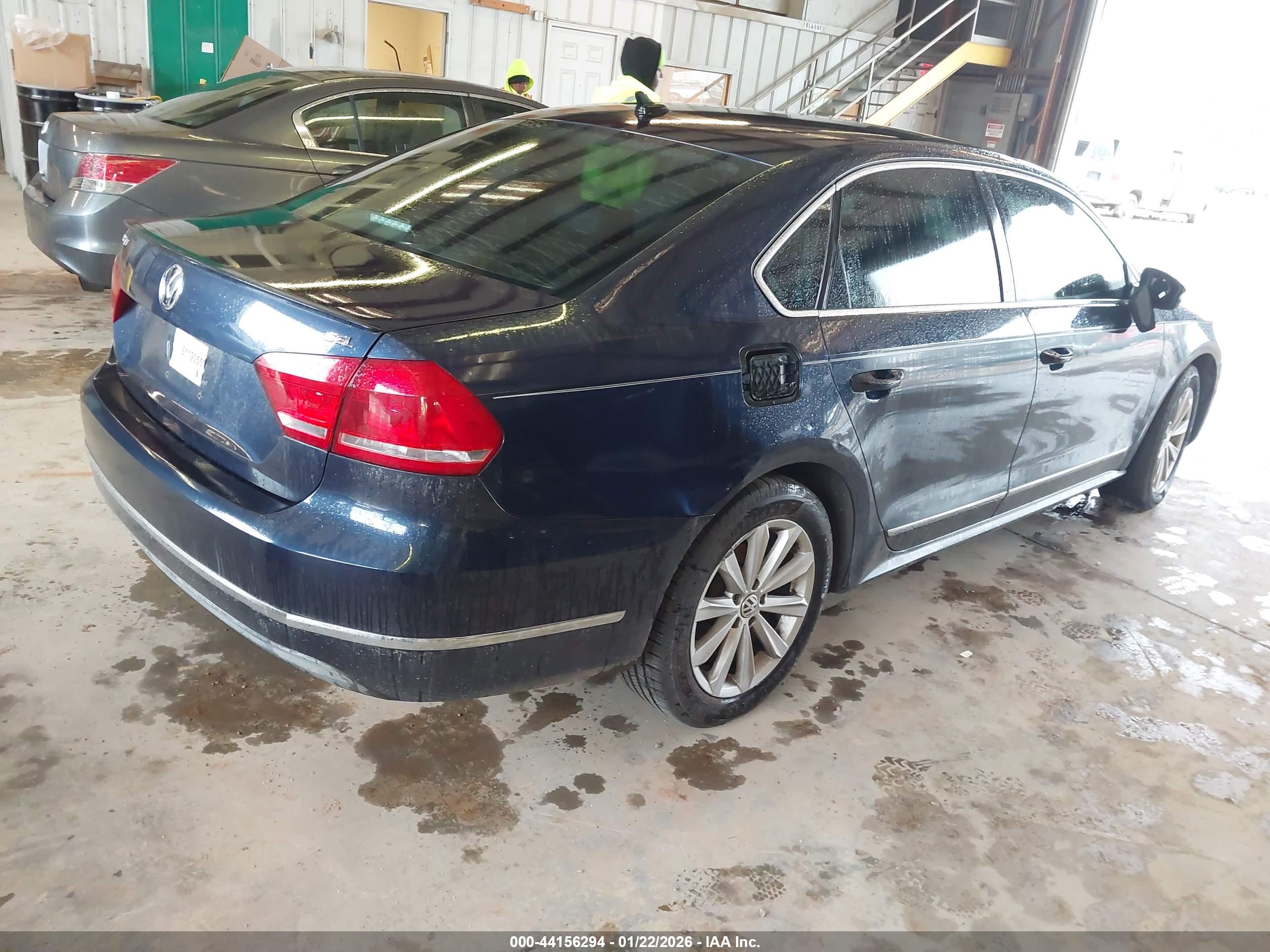 VOLKSWAGEN PASSAT image 4