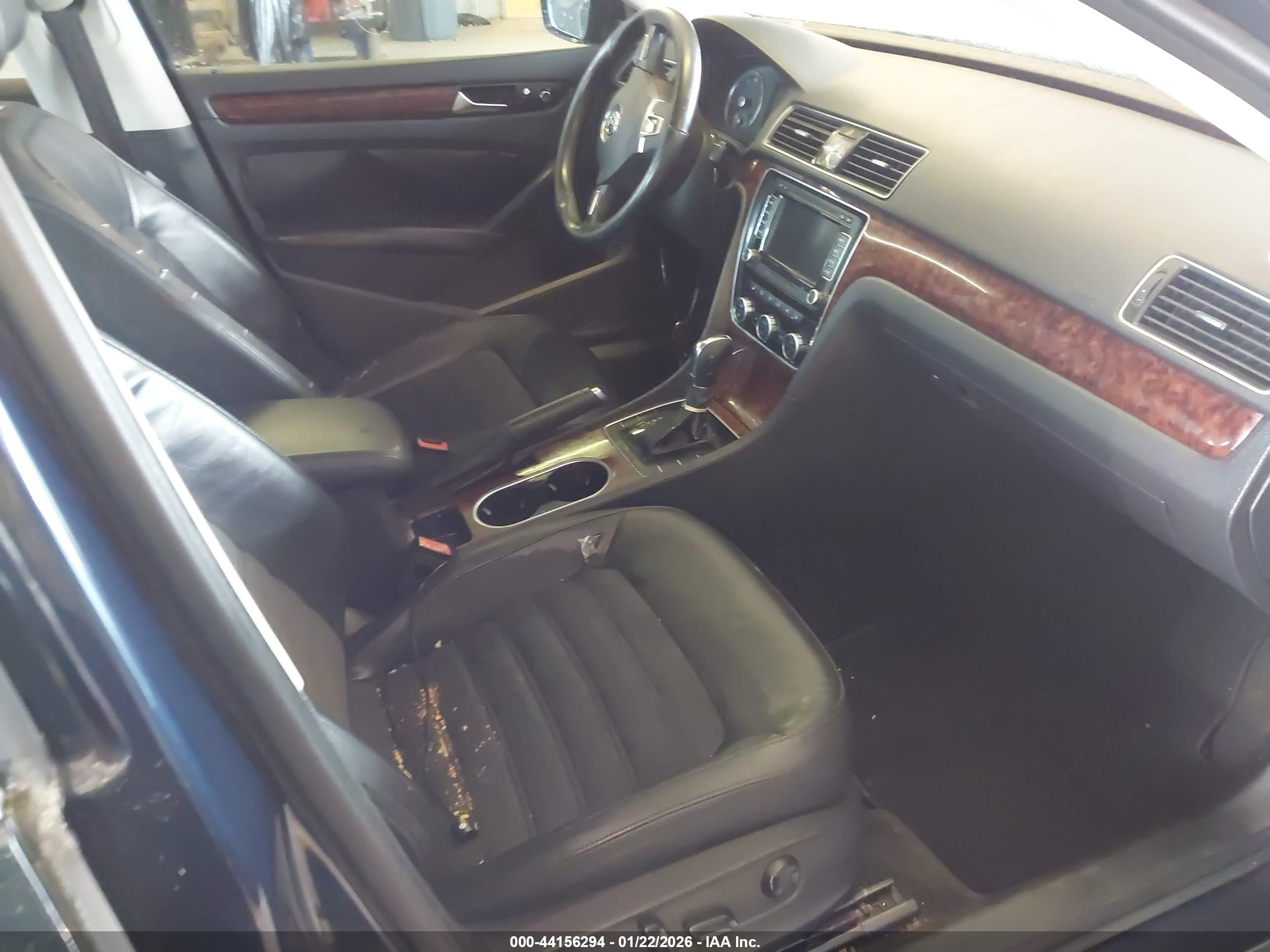 VOLKSWAGEN PASSAT image 5