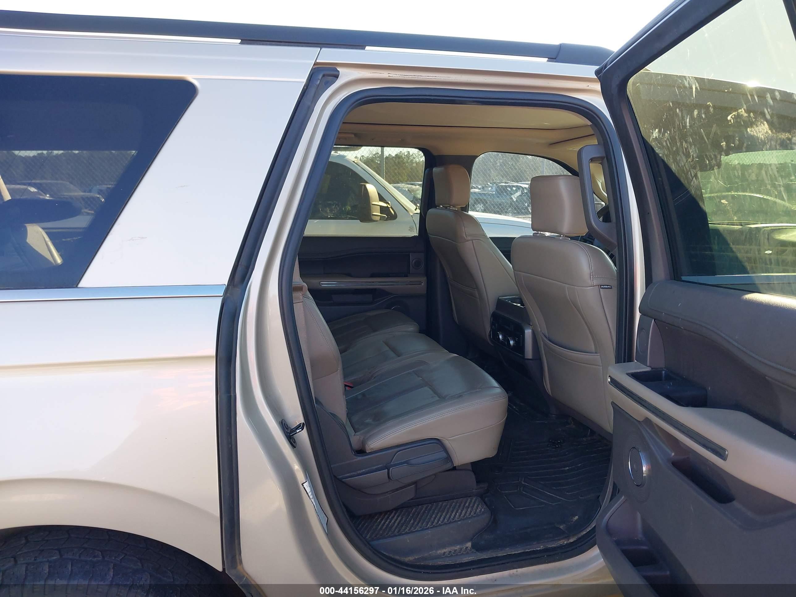 FORD EXPEDITION image 8
