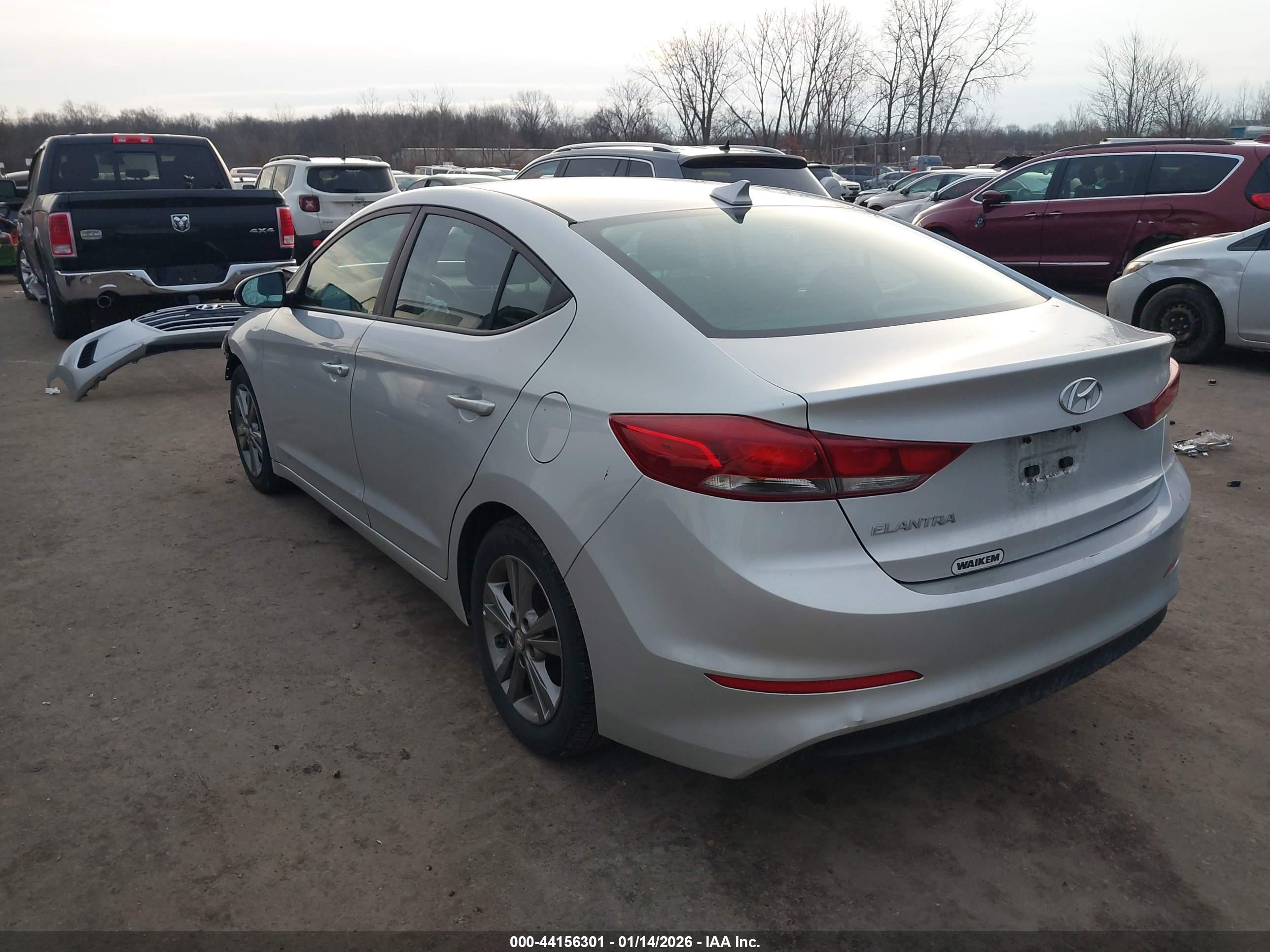 HYUNDAI ELANTRA image 3