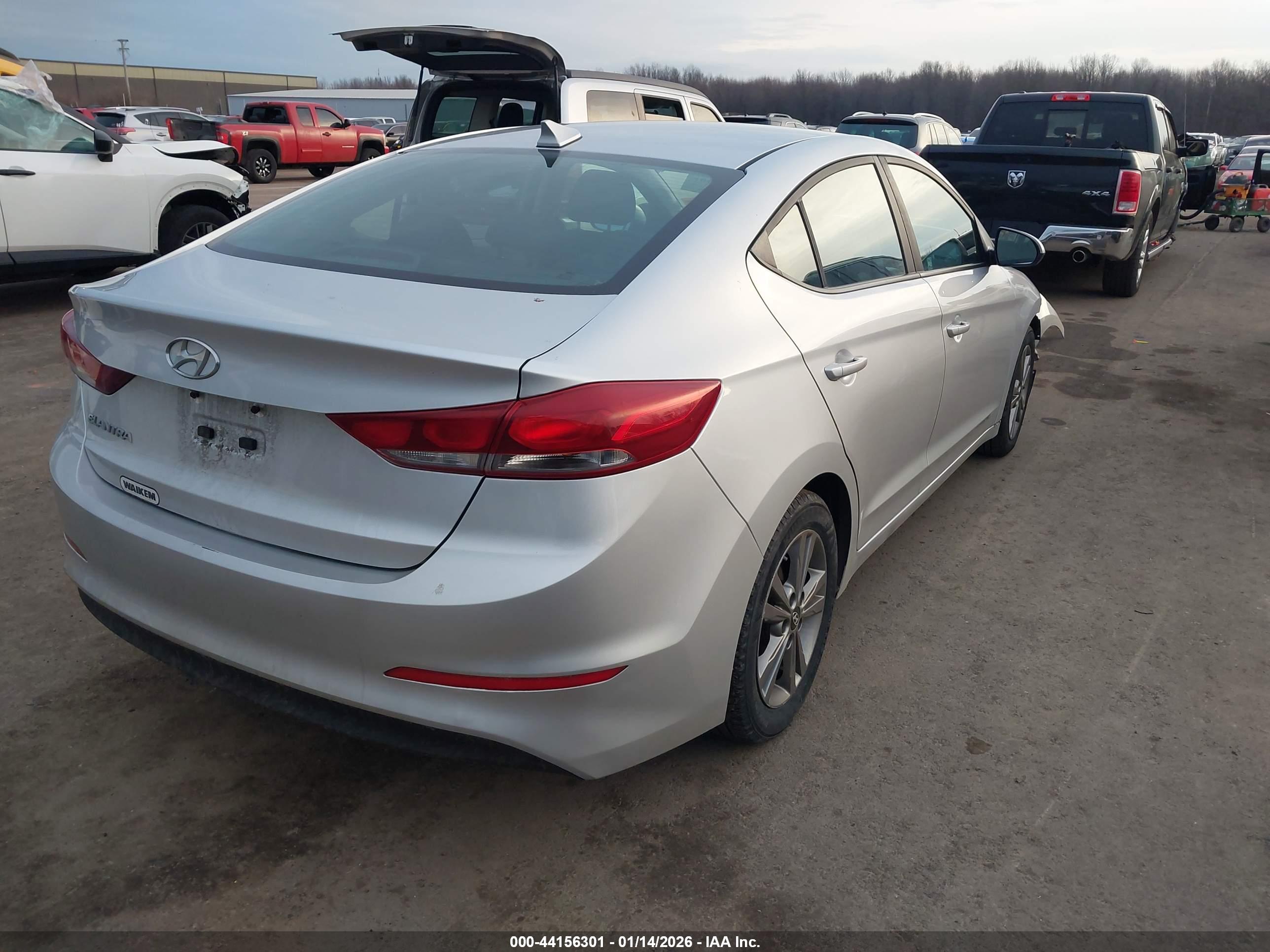 HYUNDAI ELANTRA image 4