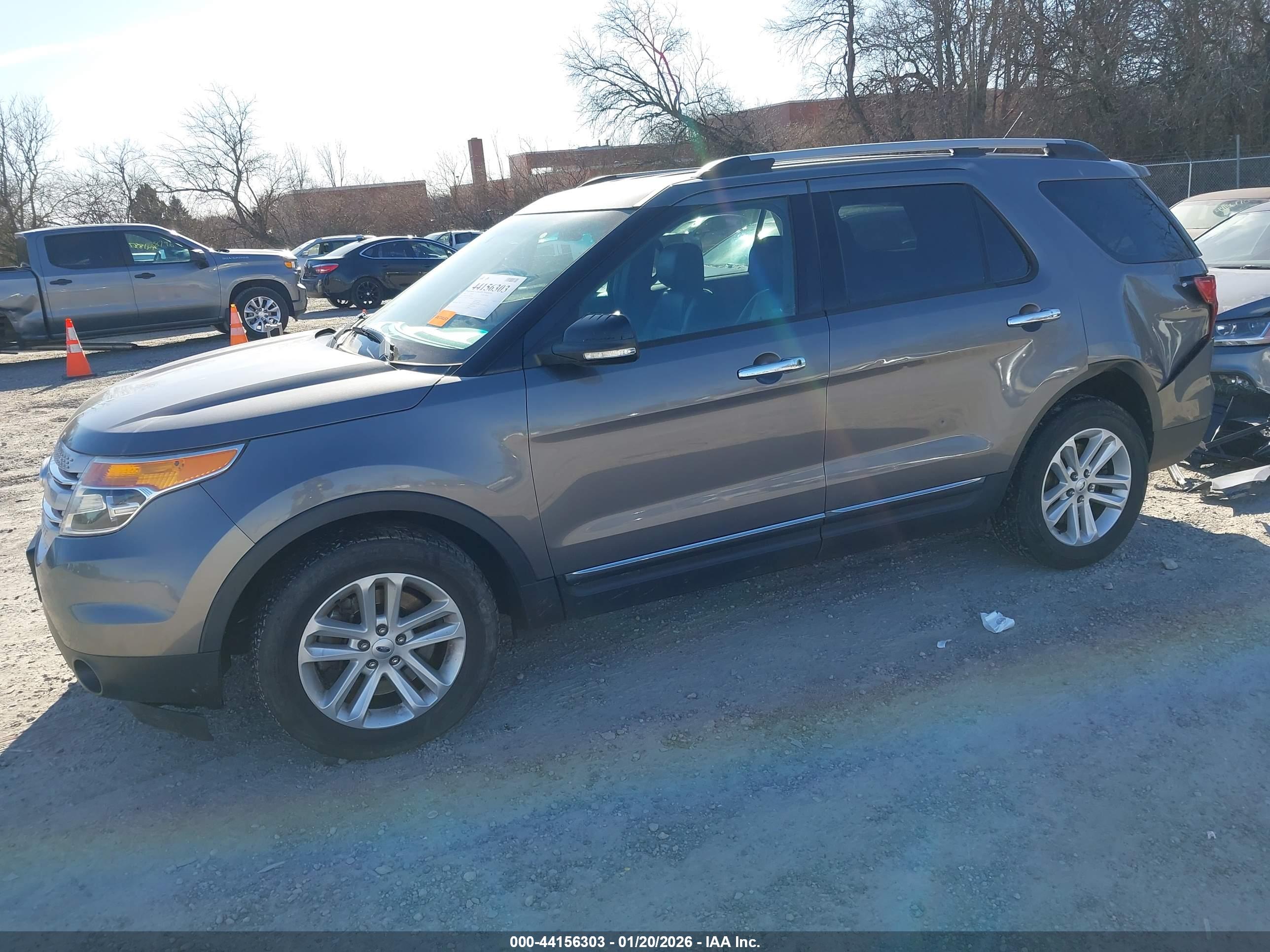 FORD EXPLORER image 2