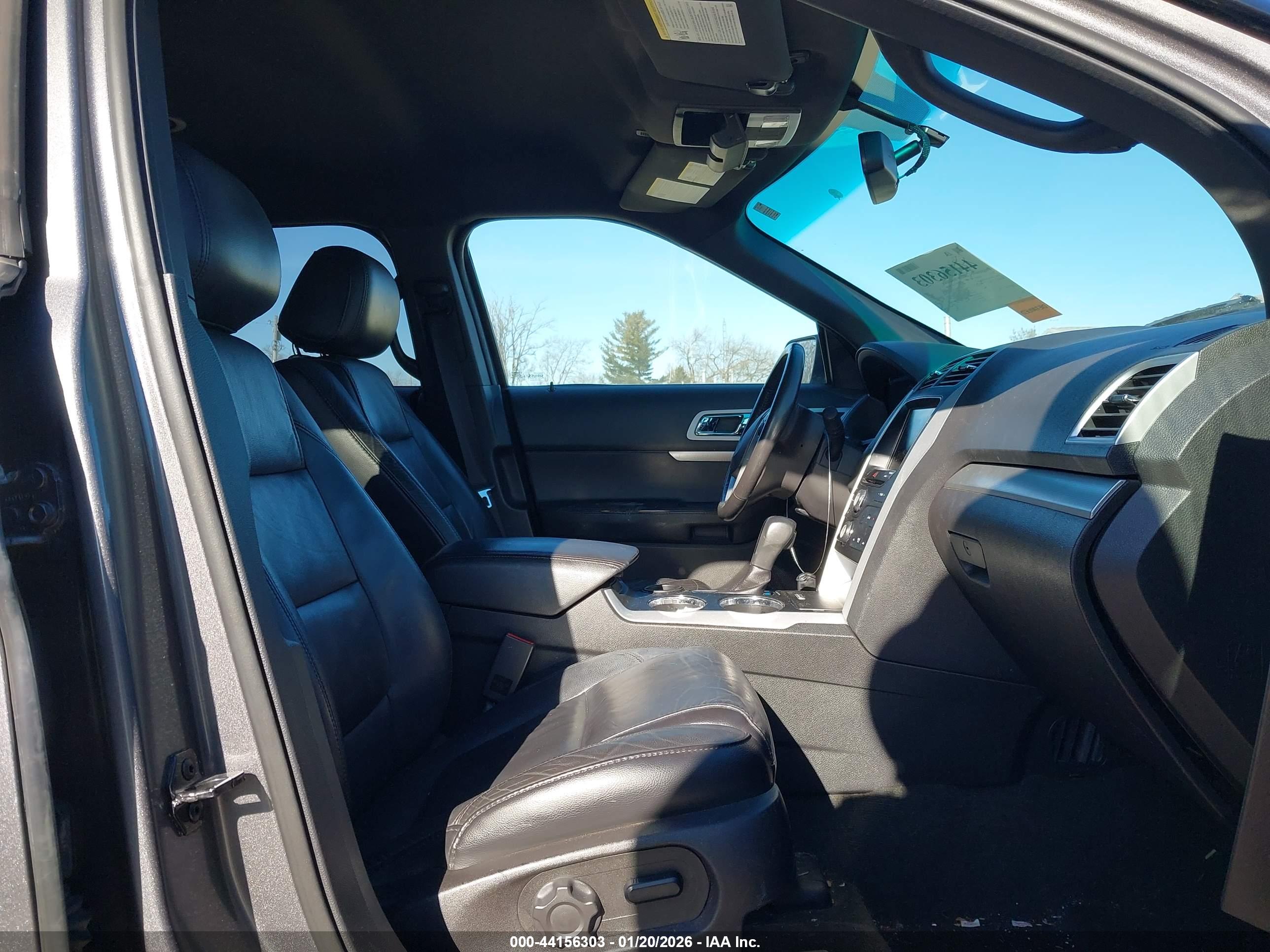FORD EXPLORER image 5