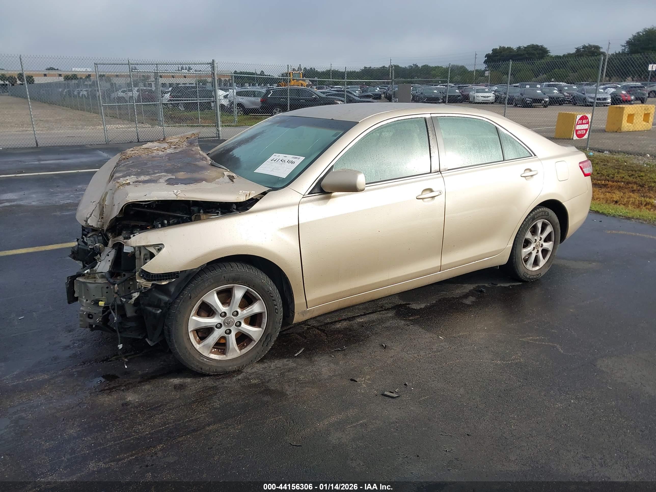 TOYOTA CAMRY image 2