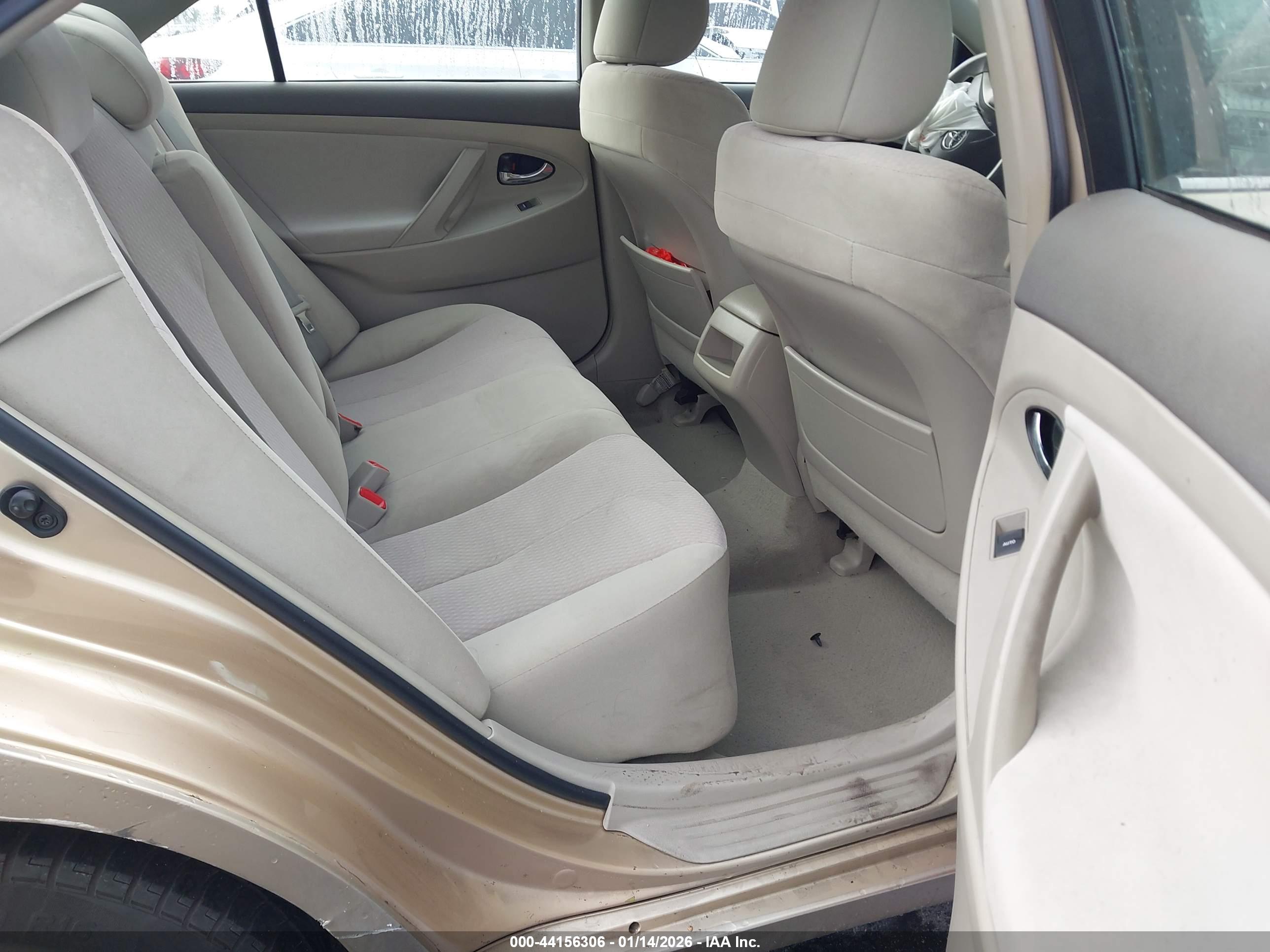 TOYOTA CAMRY image 8